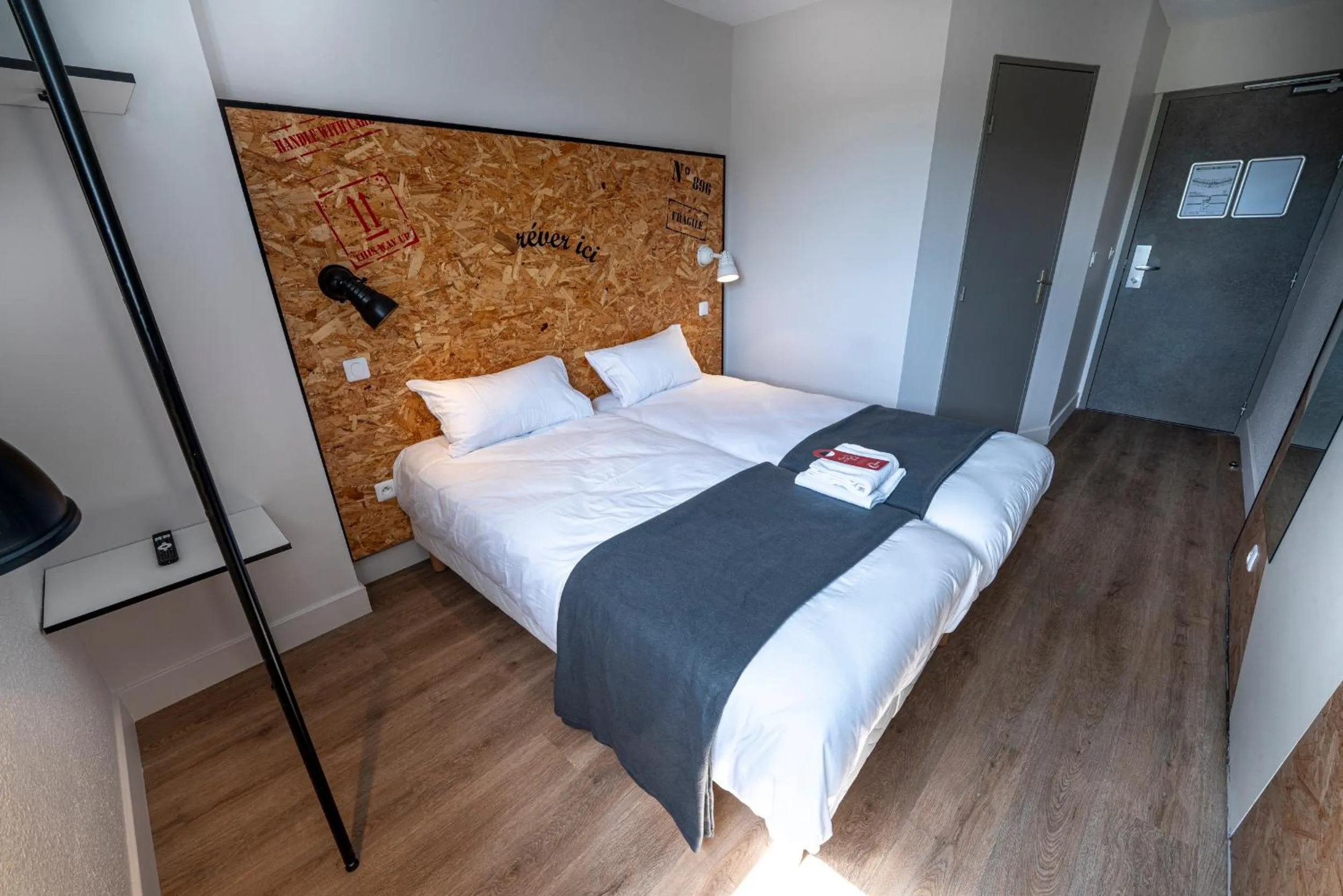Photo of the whole room, Bed in The Originals Access, Hôtel Clermont-Ferrand Nord