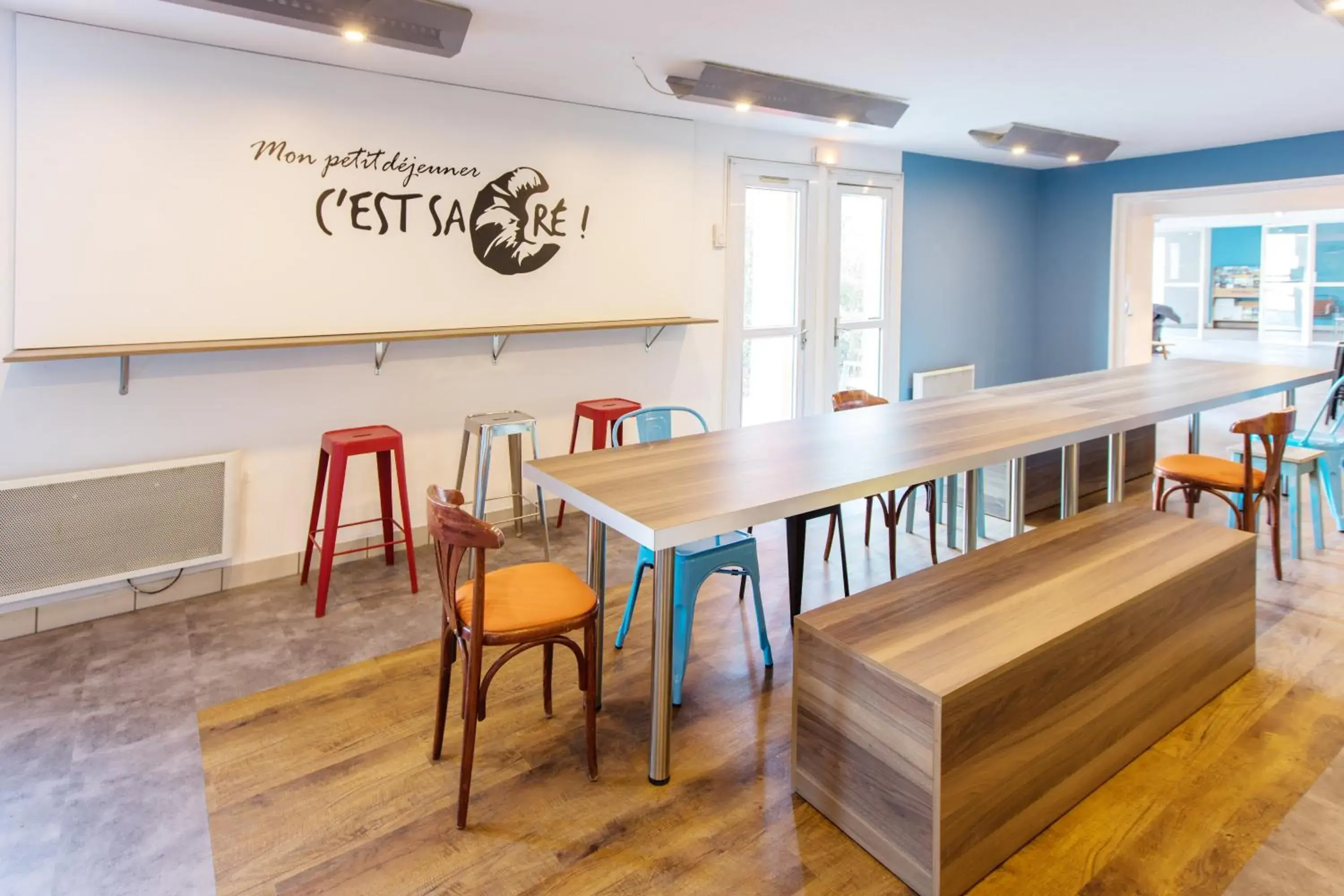 Lobby or reception in The Originals Access, Hôtel Clermont-Ferrand Nord Lobby or reception in The Originals Access, Hôtel Clermont-Ferrand Nord