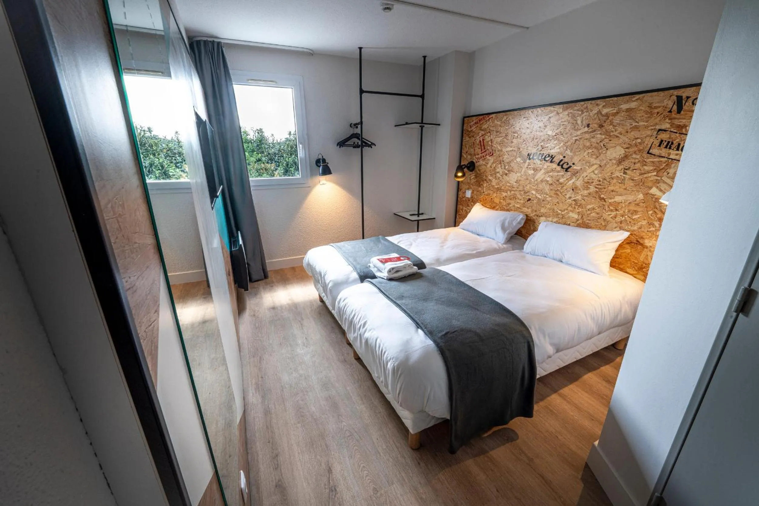 Photo of the whole room, Bed in The Originals Access, Hôtel Clermont-Ferrand Nord