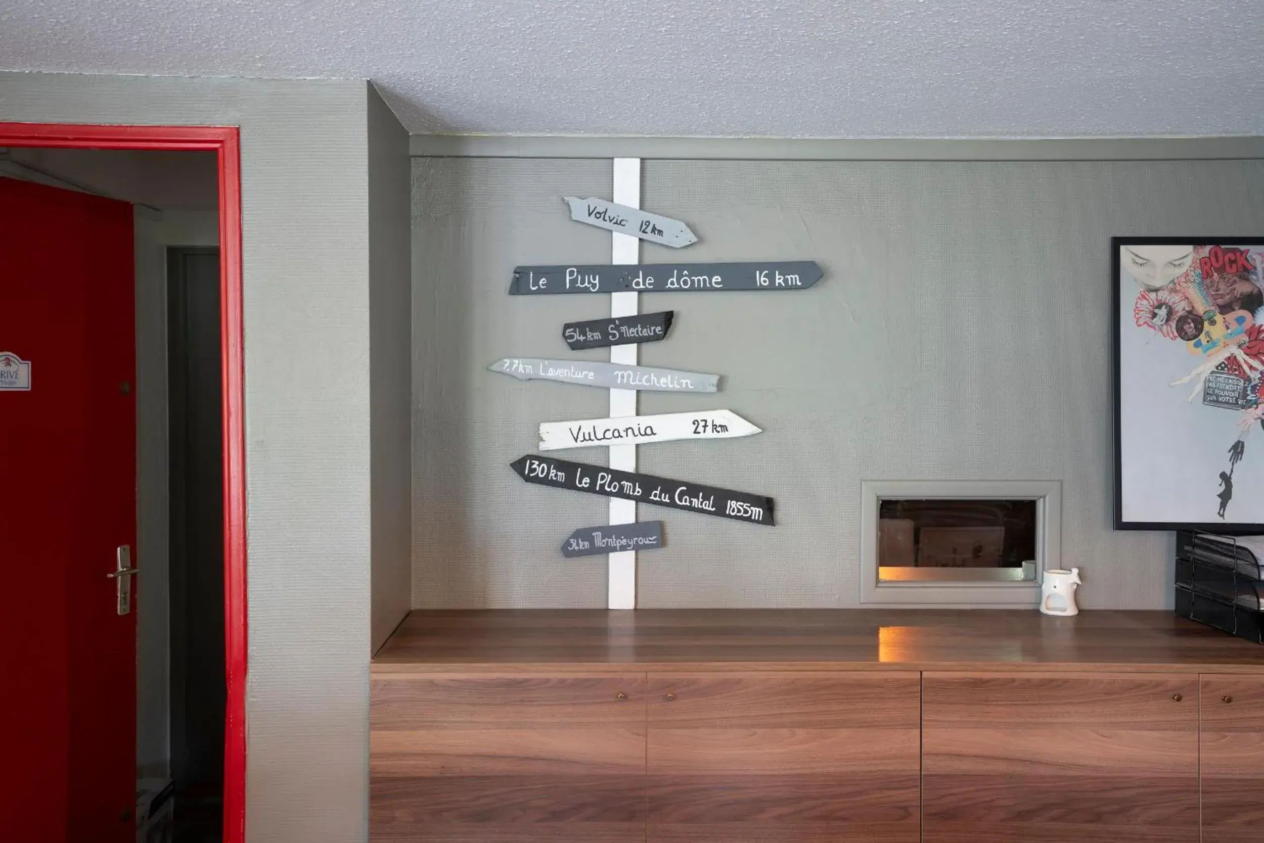 Property building in The Originals Access, Hôtel Clermont-Ferrand Nord Property building in The Originals Access, Hôtel Clermont-Ferrand Nord