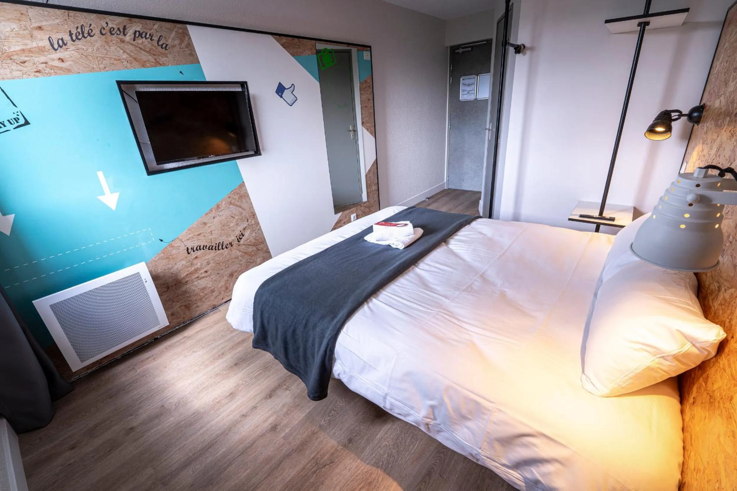 TV and multimedia, Bed in The Originals Access, Hôtel Clermont-Ferrand Nord