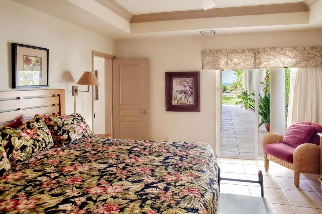 Bedroom, Bed in Coral Gardens on Grace Bay