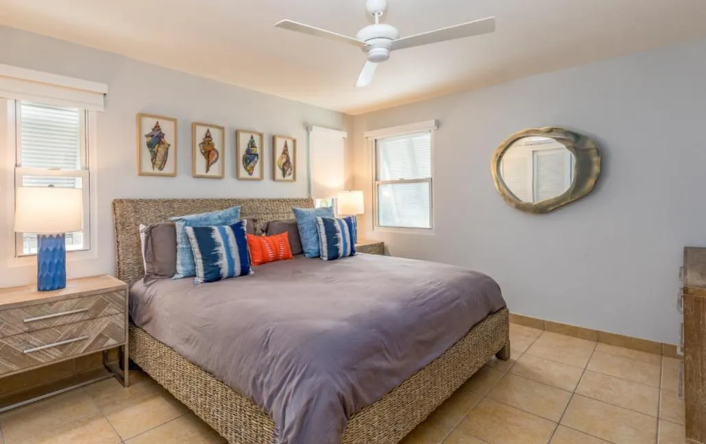 Bedroom, Bed in Coral Gardens on Grace Bay