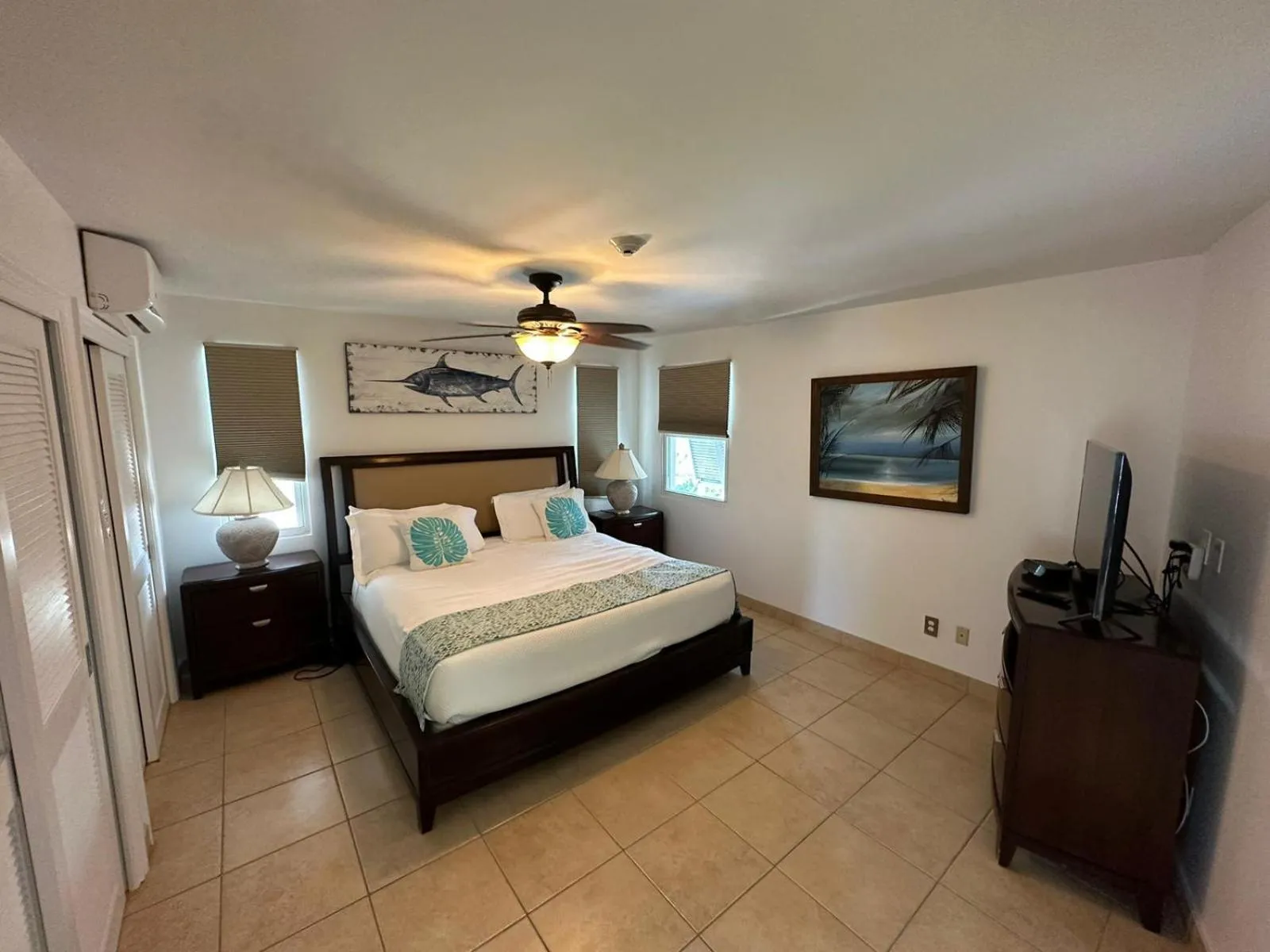 Bed in Coral Gardens on Grace Bay