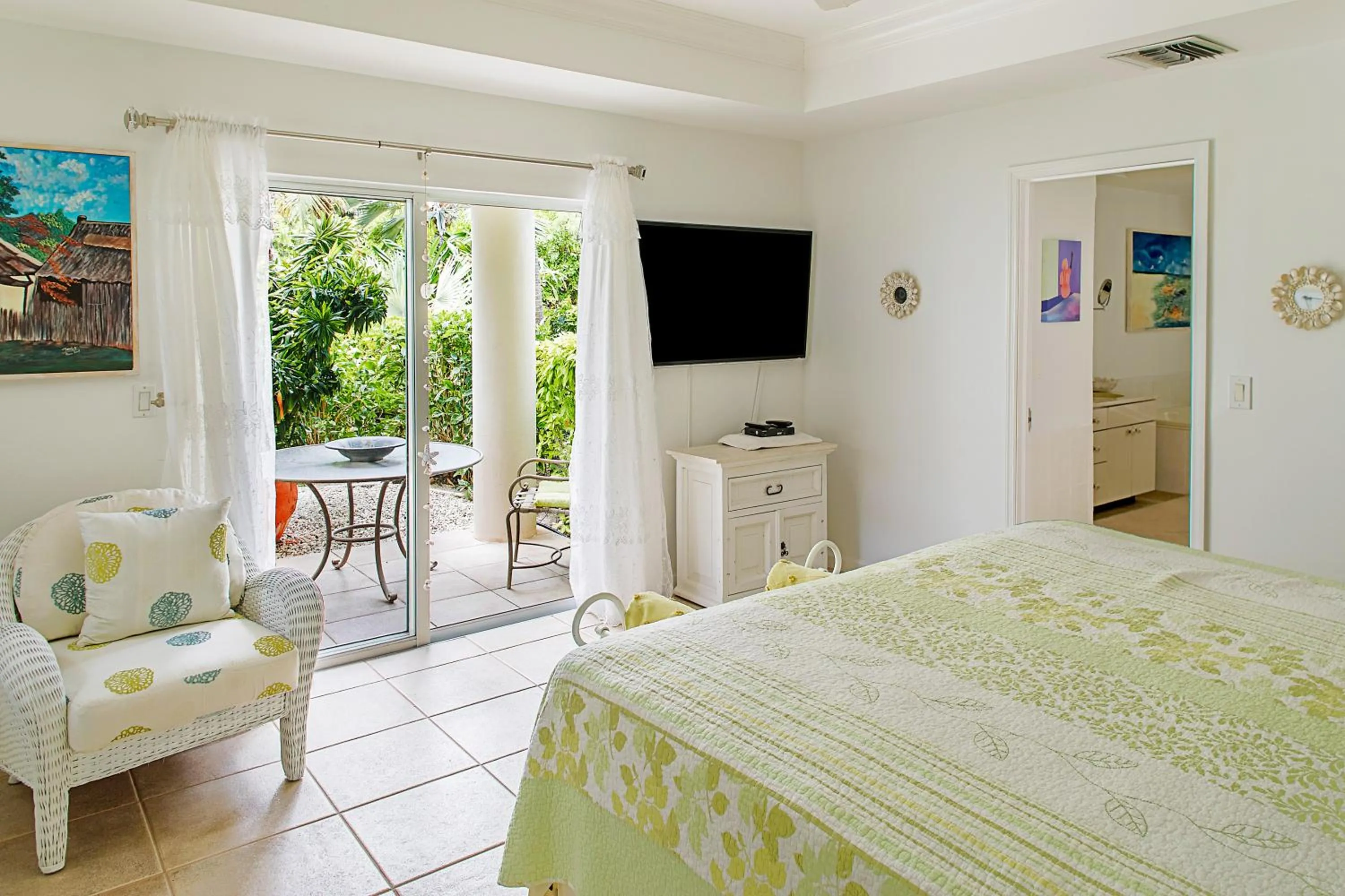 Bedroom, Bed in Coral Gardens on Grace Bay