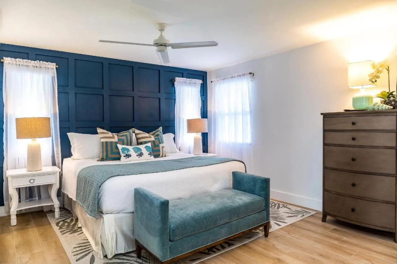 Bed in Coral Gardens on Grace Bay