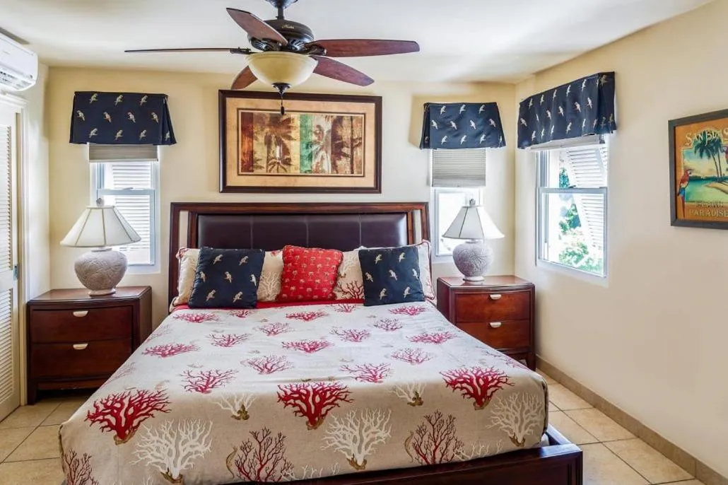 Bedroom, Bed in Coral Gardens on Grace Bay
