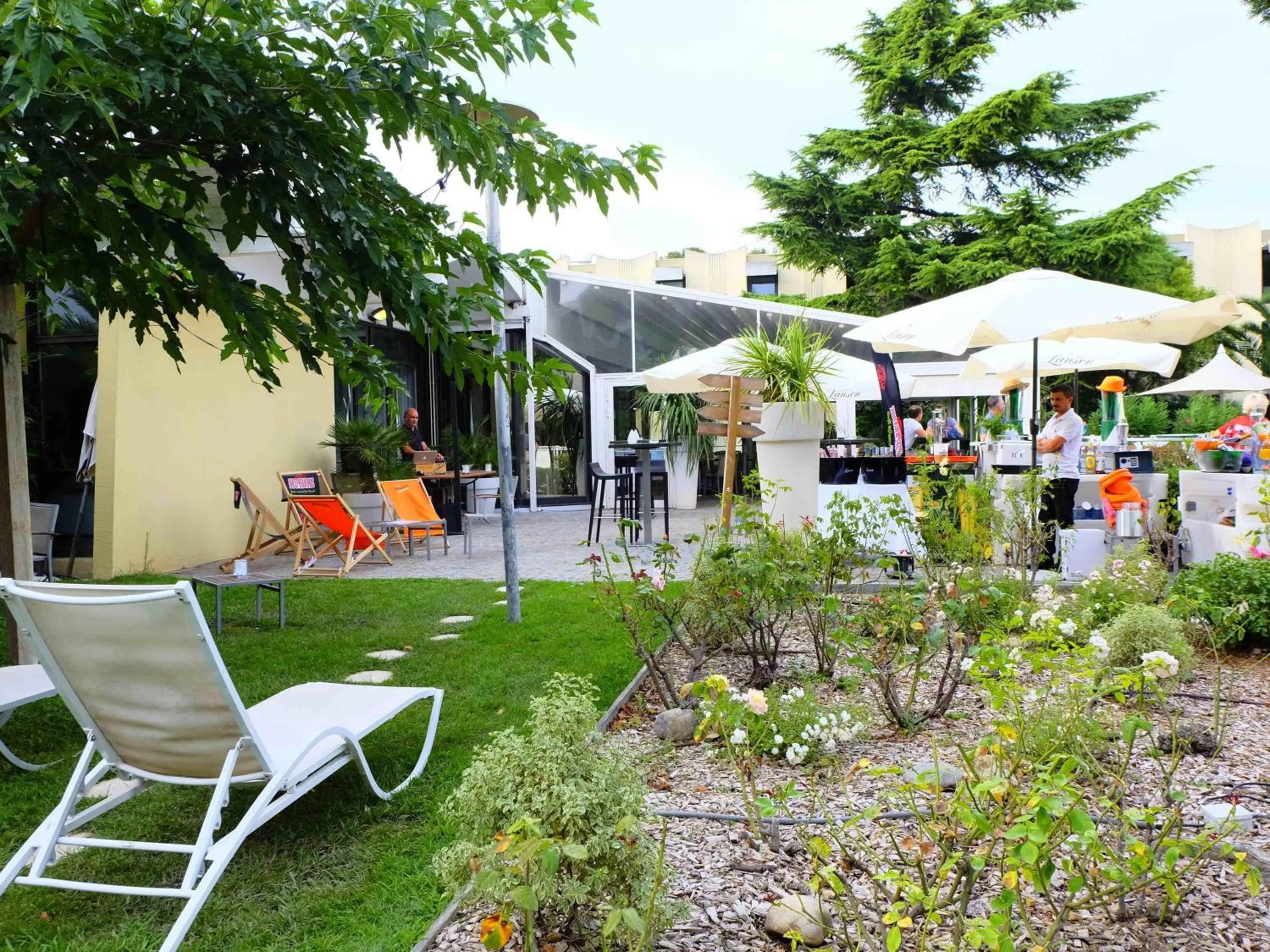 Lounge or bar in Novotel Marseille Est Porte d'Aubagne