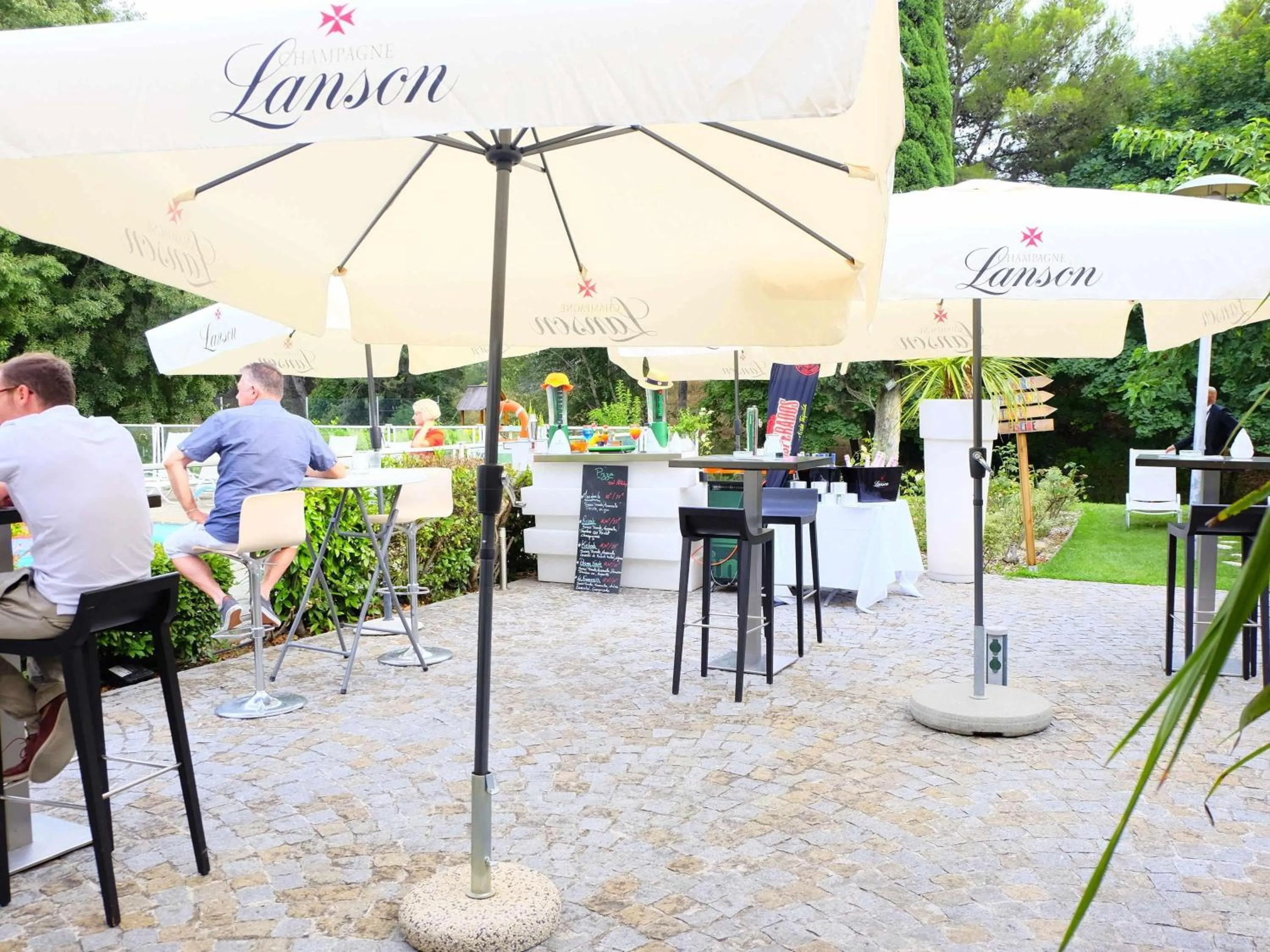 Lounge or bar in Novotel Marseille Est Porte d'Aubagne