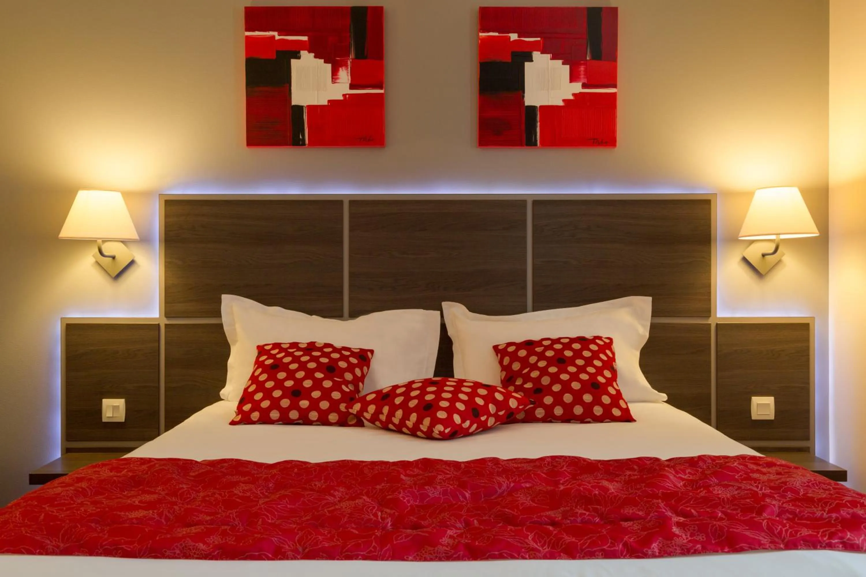 Bed in The Originals Boutique, Actuel Hôtel, Saint-Etienne Aéroport