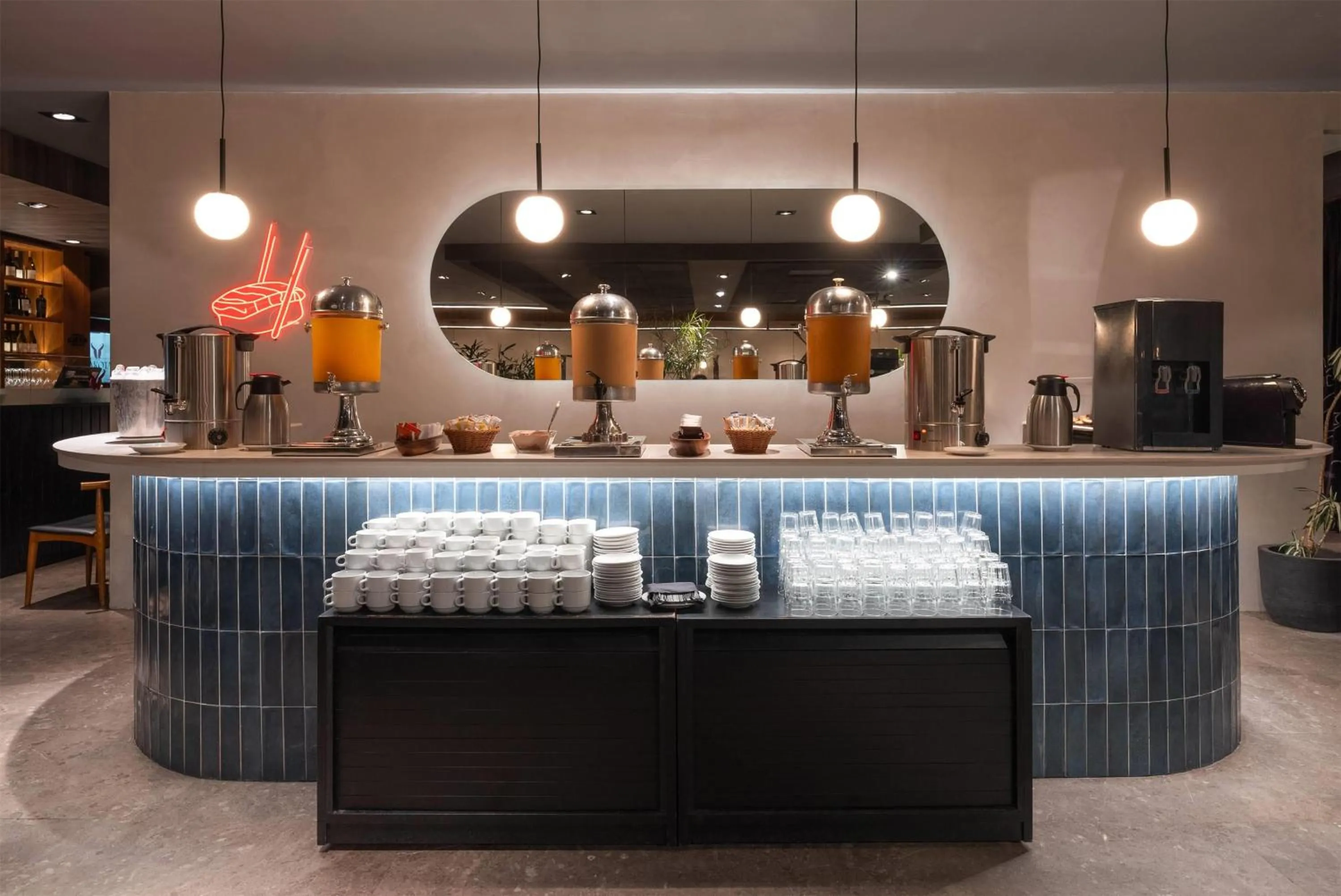 Restaurant/places to eat in Dazzler by Wyndham Montevideo