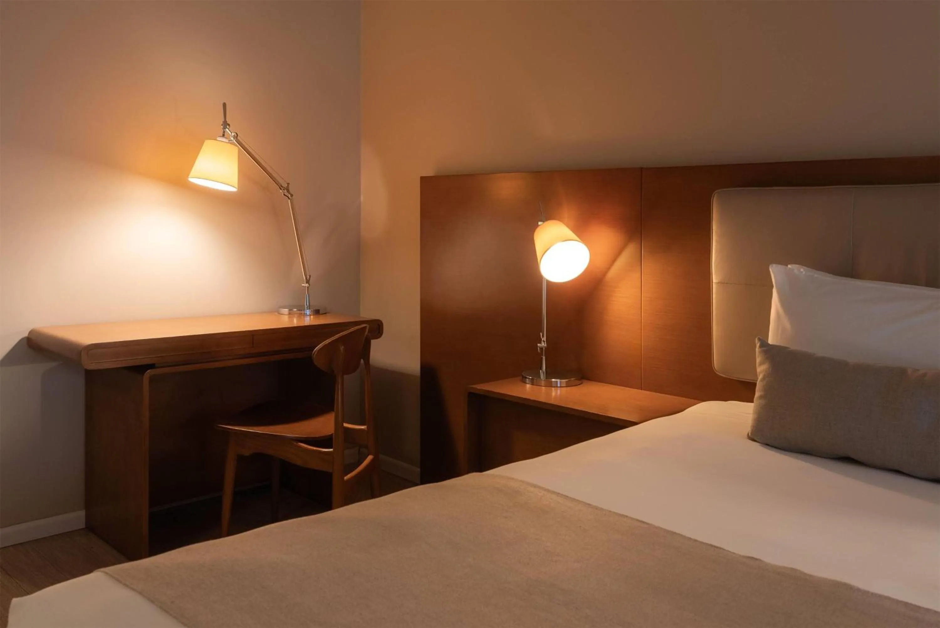 Photo of the whole room, Bed in Dazzler by Wyndham Montevideo