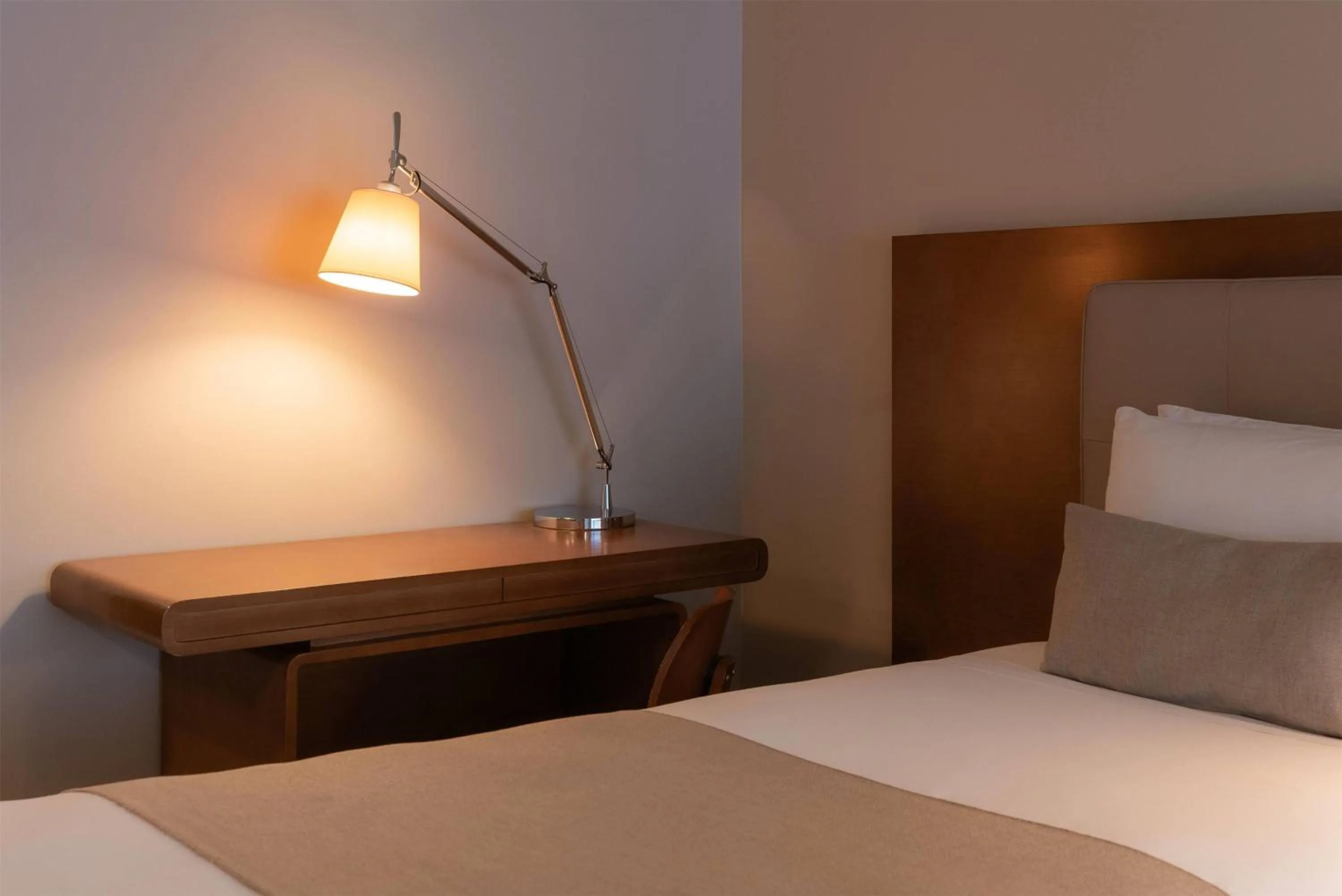 Photo of the whole room, Bed in Dazzler by Wyndham Montevideo