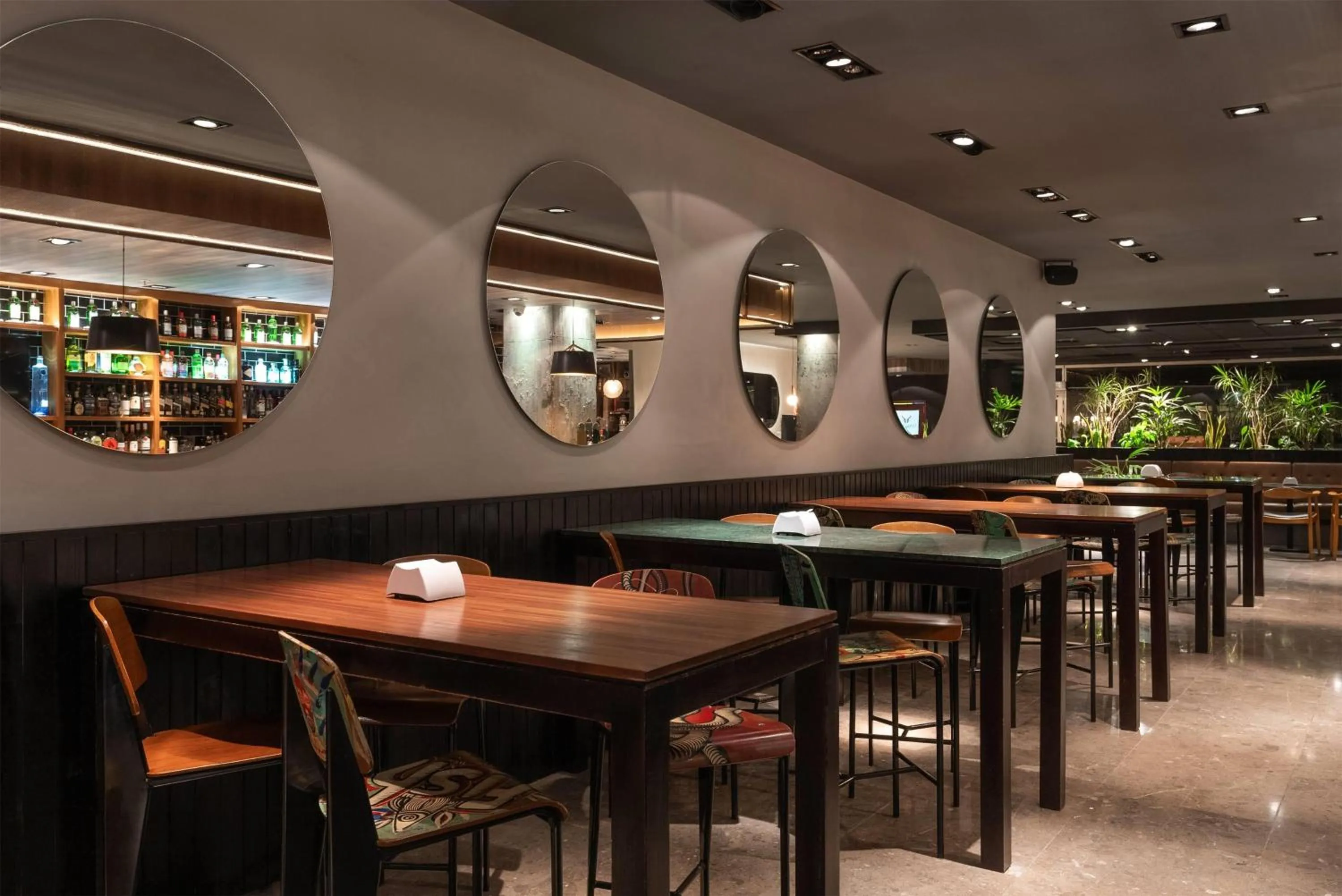 Restaurant/places to eat in Dazzler by Wyndham Montevideo