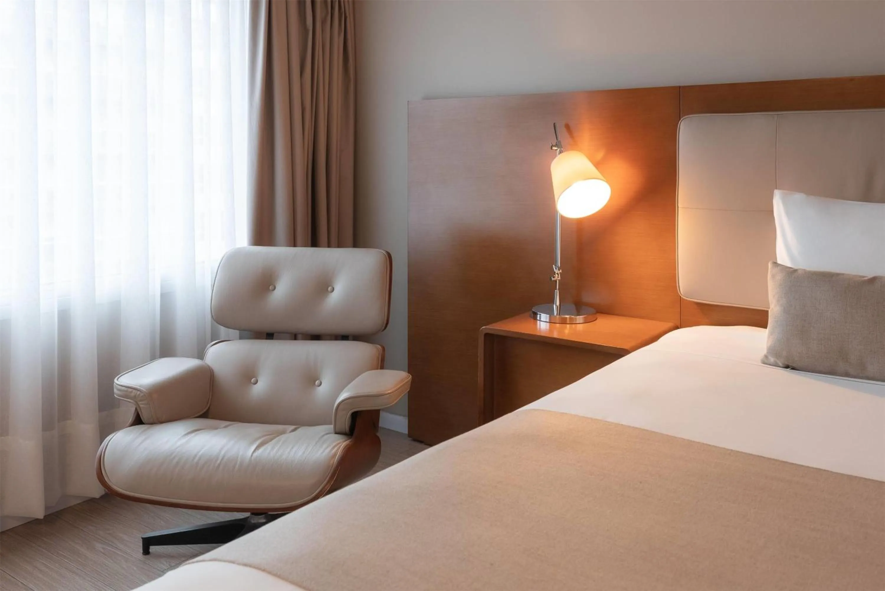 Photo of the whole room, Bed in Dazzler by Wyndham Montevideo