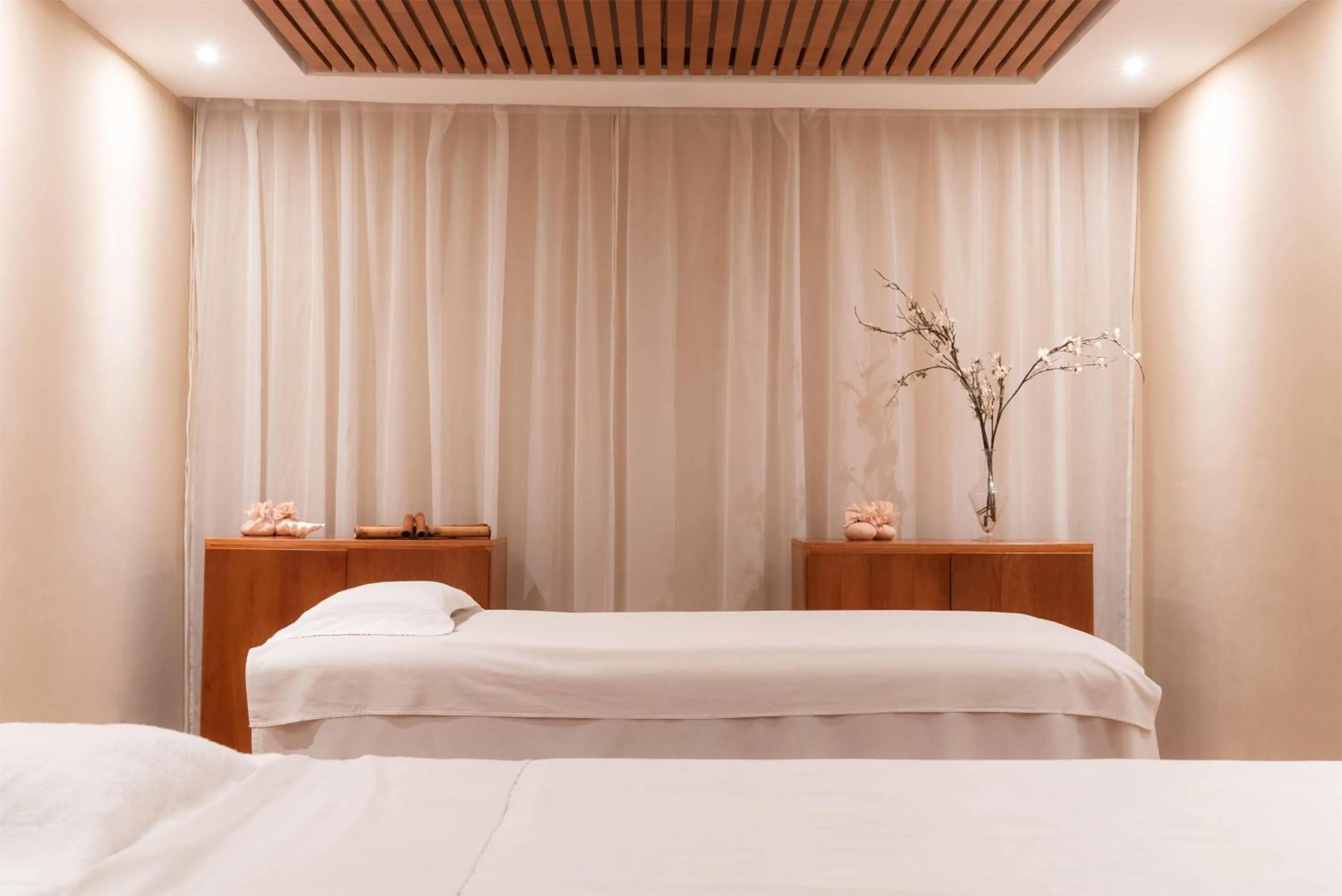 Spa and wellness centre/facilities, Bed in Dazzler by Wyndham Montevideo
