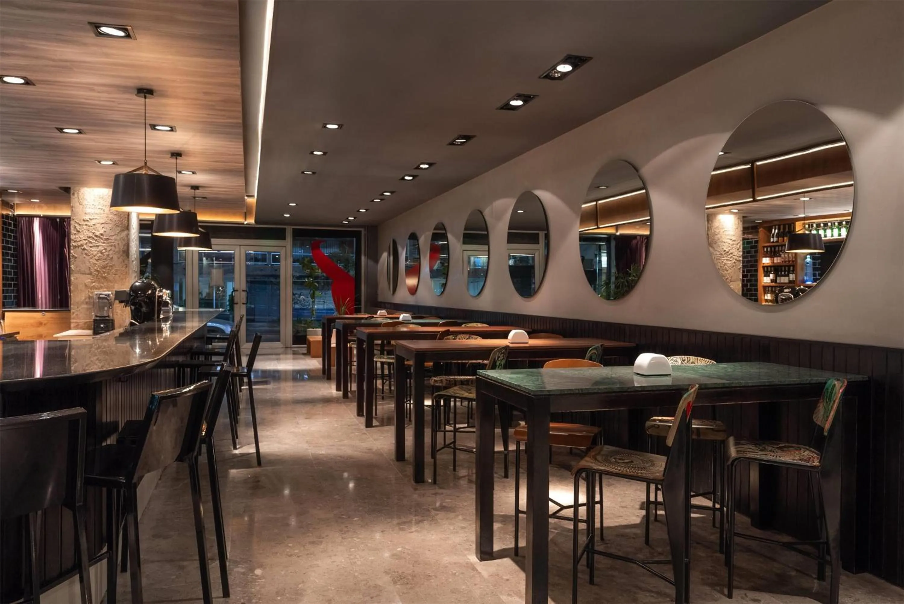 Restaurant/places to eat in Dazzler by Wyndham Montevideo