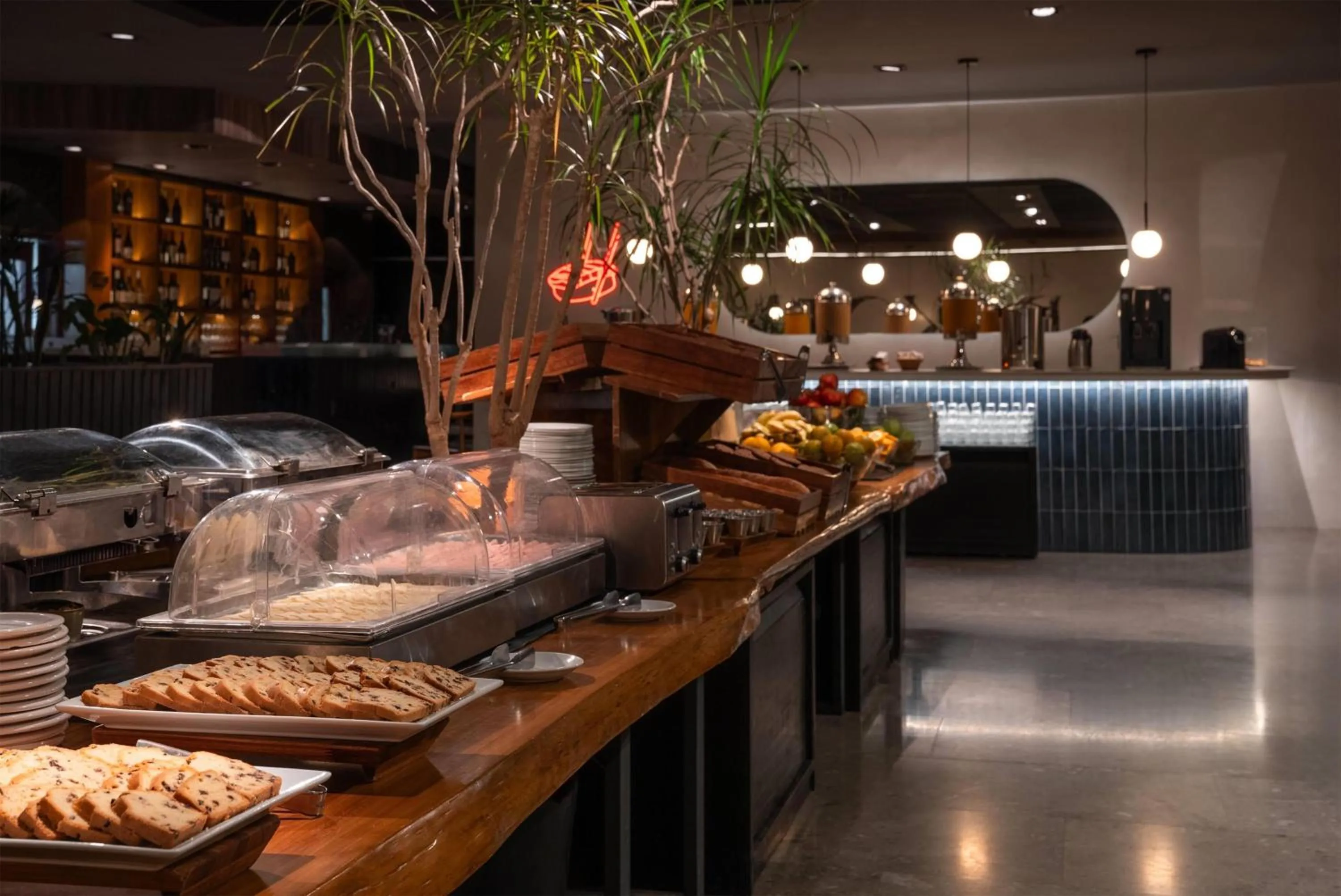 Restaurant/places to eat in Dazzler by Wyndham Montevideo