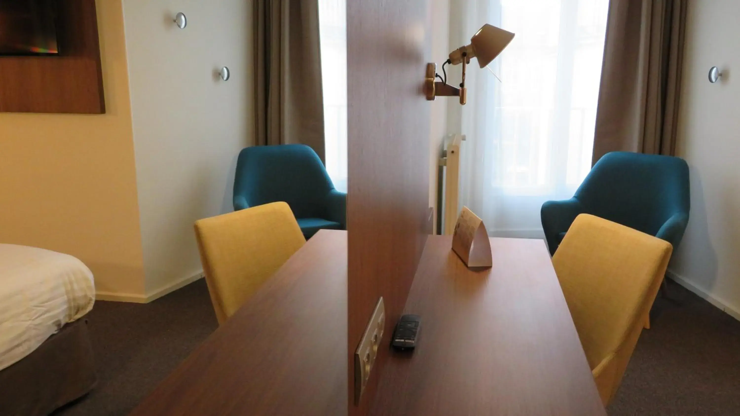 Bedroom in Campanile Chartres Centre - Gare - Cathédrale Bedroom in Campanile Chartres Centre - Gare - Cathédrale