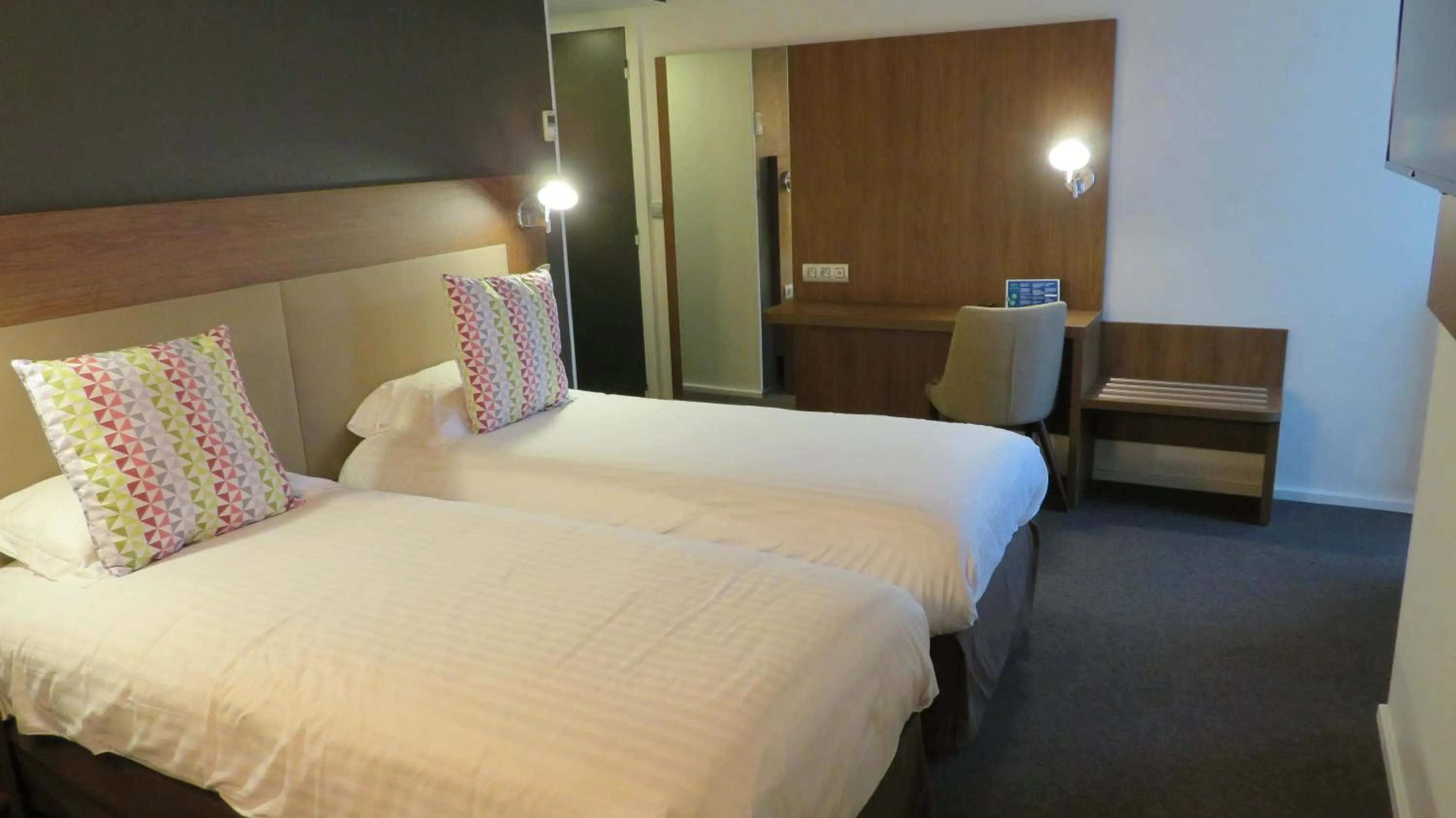 Bed in Campanile Chartres Centre - Gare - Cathédrale