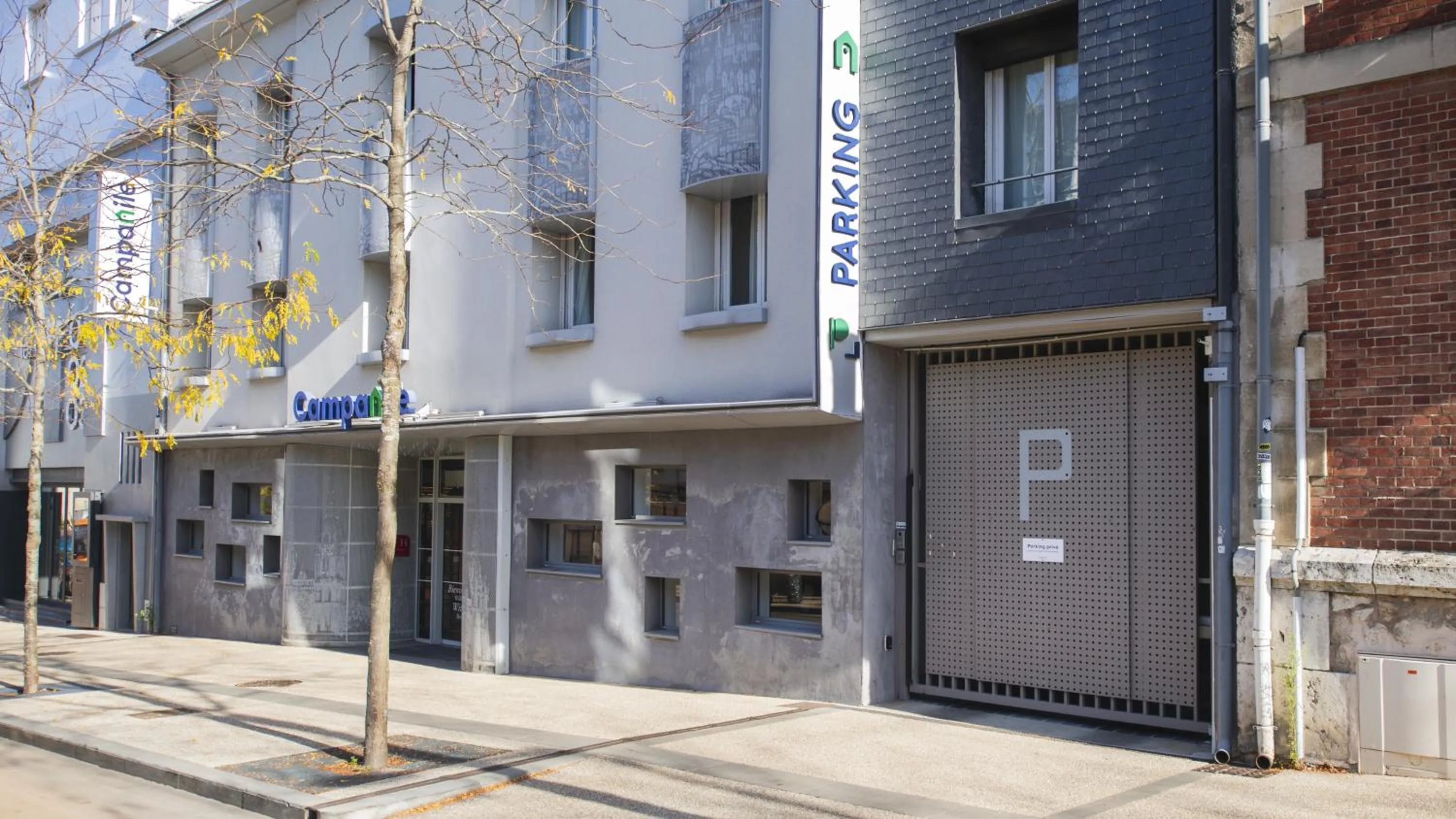 Facade/entrance in Campanile Chartres Centre - Gare - Cathédrale