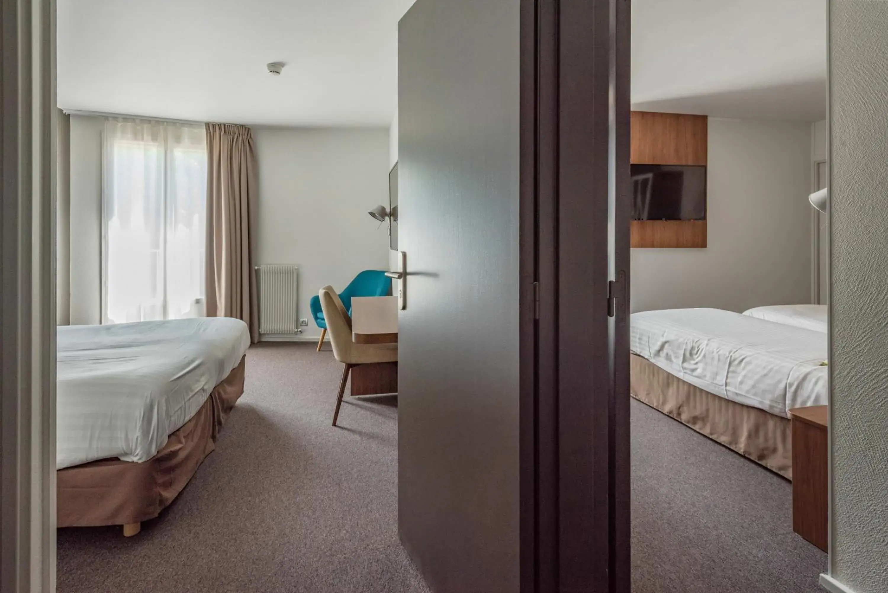 Standard Room - 1 Double Bed 1 Single Bed in Campanile Chartres Centre - Gare - Cathédrale Standard Room - 1 Double Bed 1 Single Bed in Campanile Chartres Centre - Gare - Cathédrale