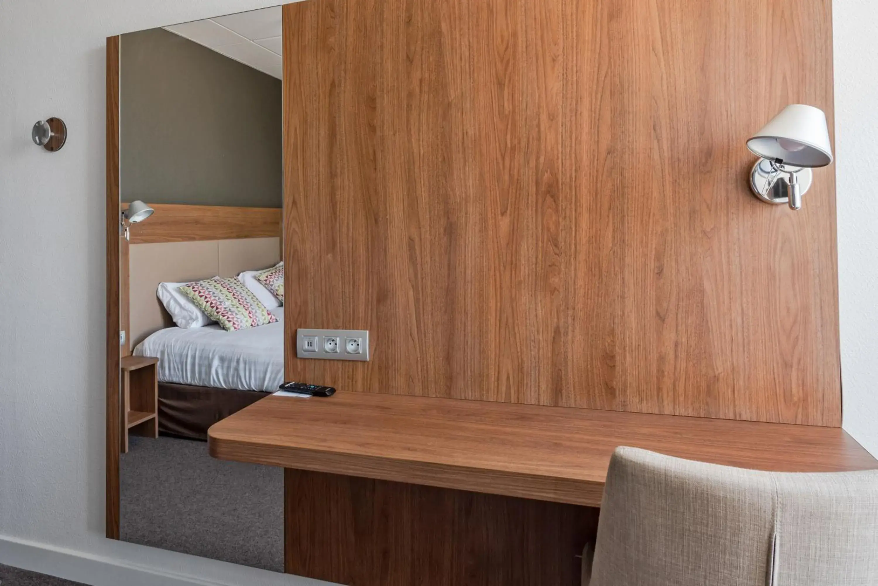 Double Room in Campanile Chartres Centre - Gare - Cathédrale Double Room in Campanile Chartres Centre - Gare - Cathédrale