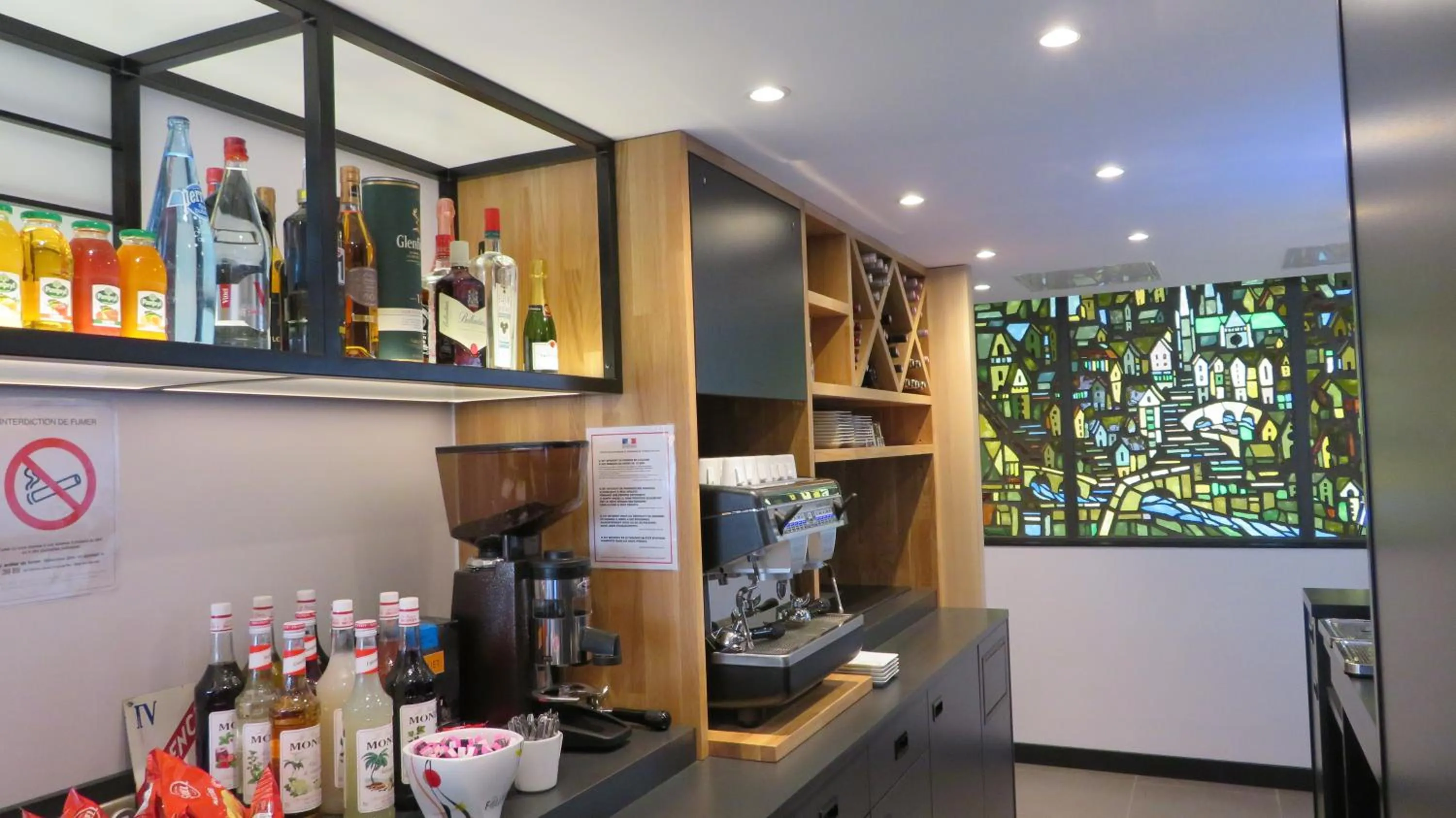 Lounge or bar in Campanile Chartres Centre - Gare - Cathédrale