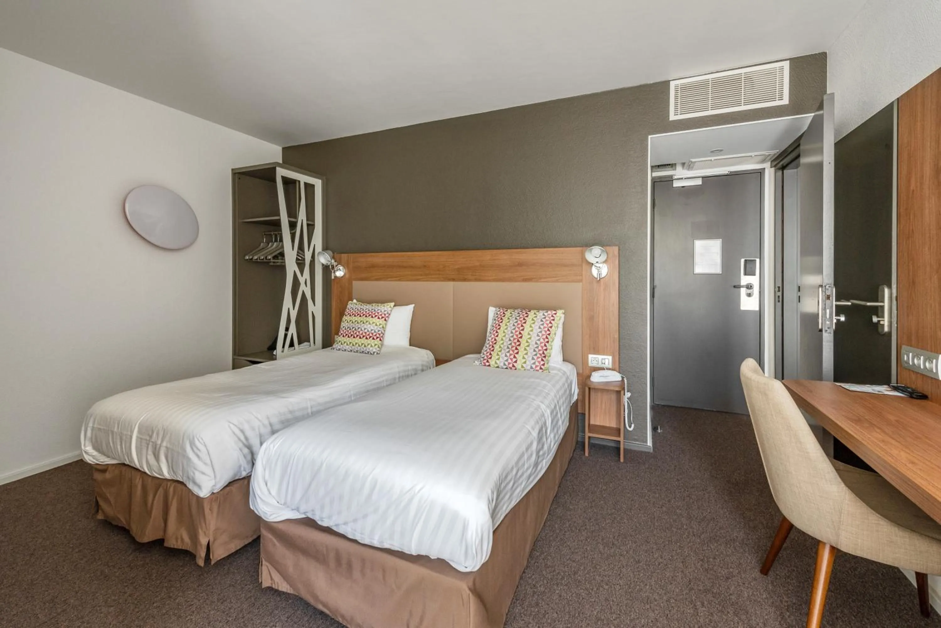 Bed in Campanile Chartres Centre - Gare - Cathédrale