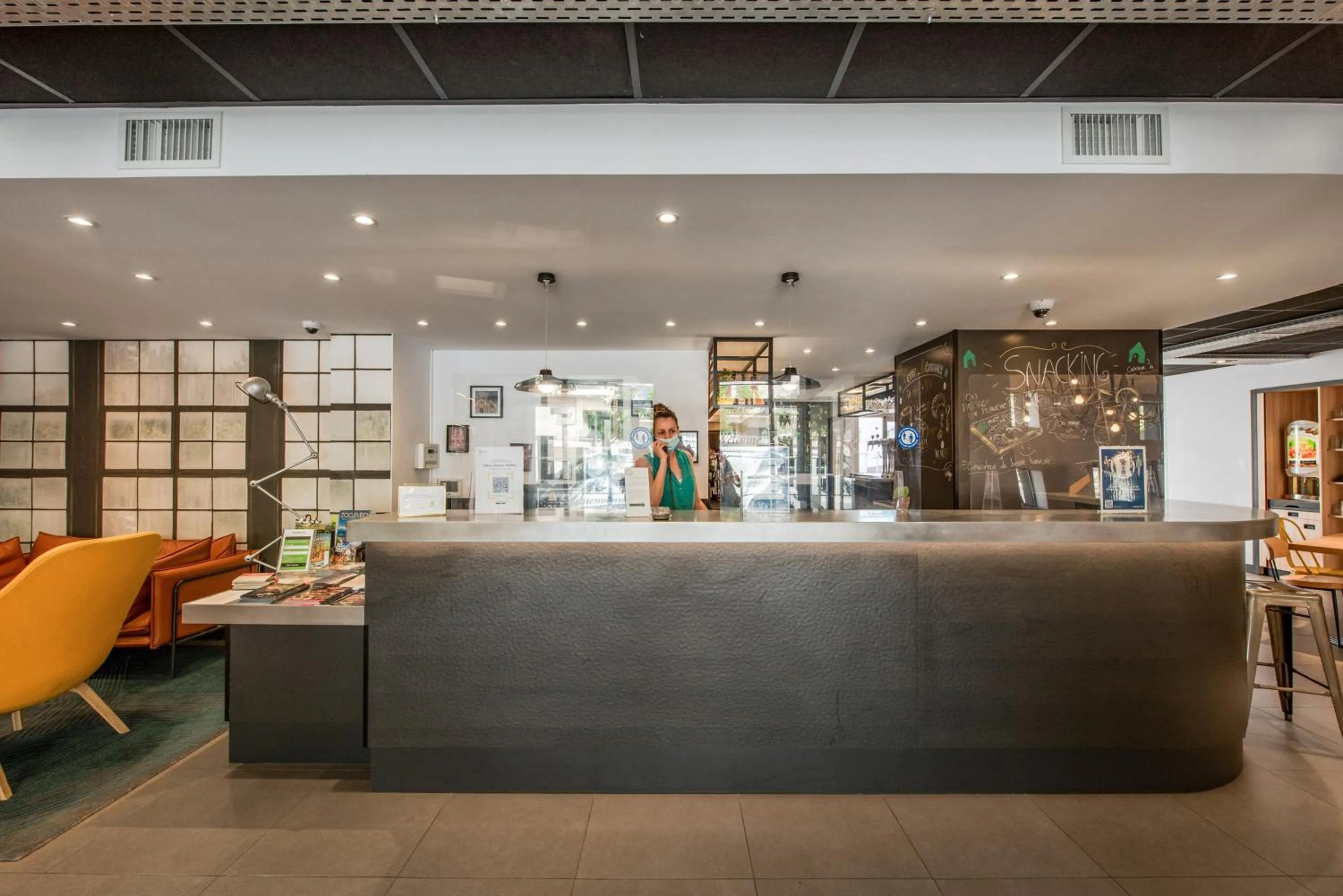 Lobby or reception in Campanile Chartres Centre - Gare - Cathédrale