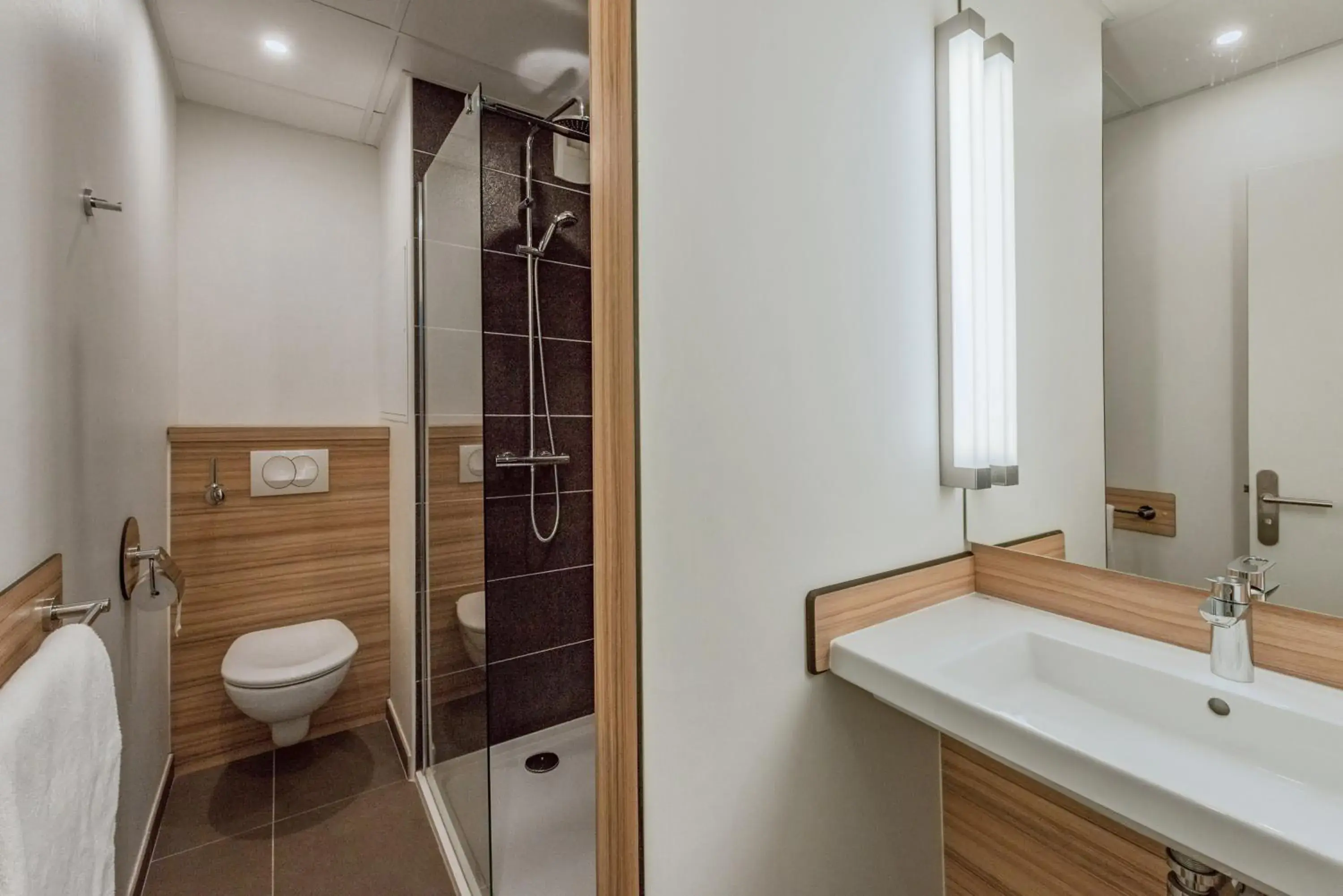 Twin Room in Campanile Chartres Centre - Gare - Cathédrale Twin Room in Campanile Chartres Centre - Gare - Cathédrale