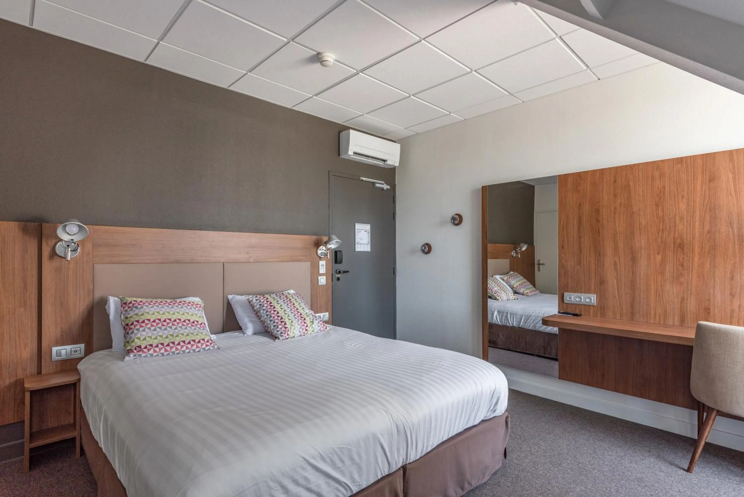 Bed in Campanile Chartres Centre - Gare - Cathédrale