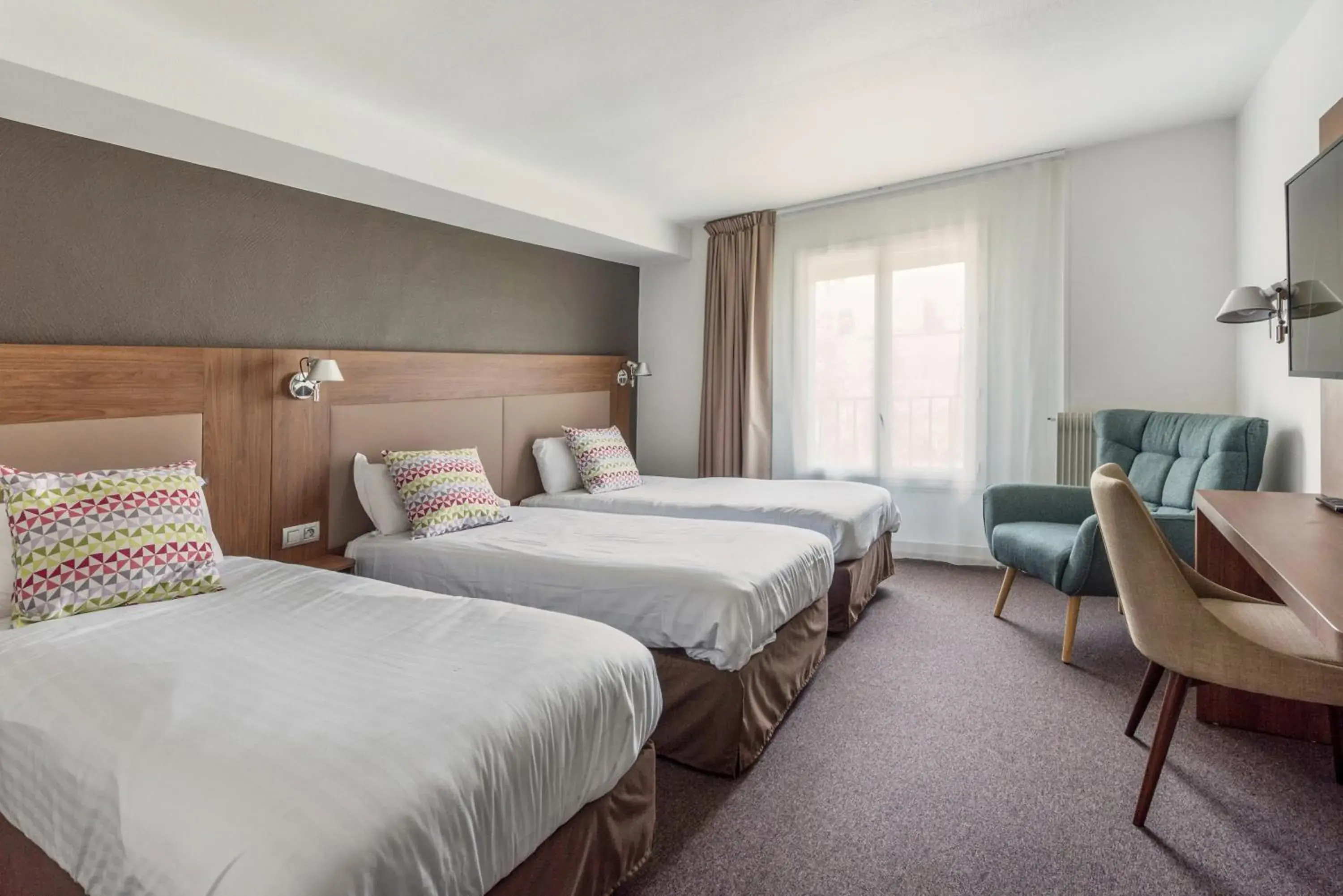 Standard Room - 3 Single Beds in Campanile Chartres Centre - Gare - Cathédrale Standard Room - 3 Single Beds in Campanile Chartres Centre - Gare - Cathédrale