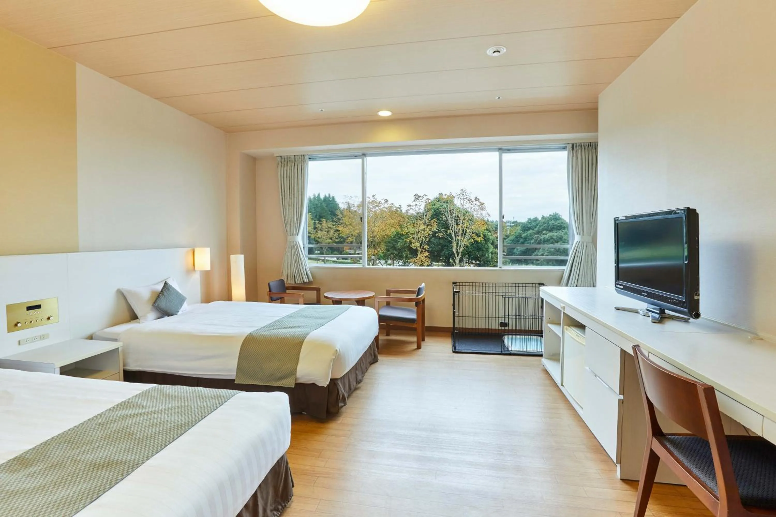 Photo of the whole room, Bed in KAMENOI HOTEL Kitsuregawa