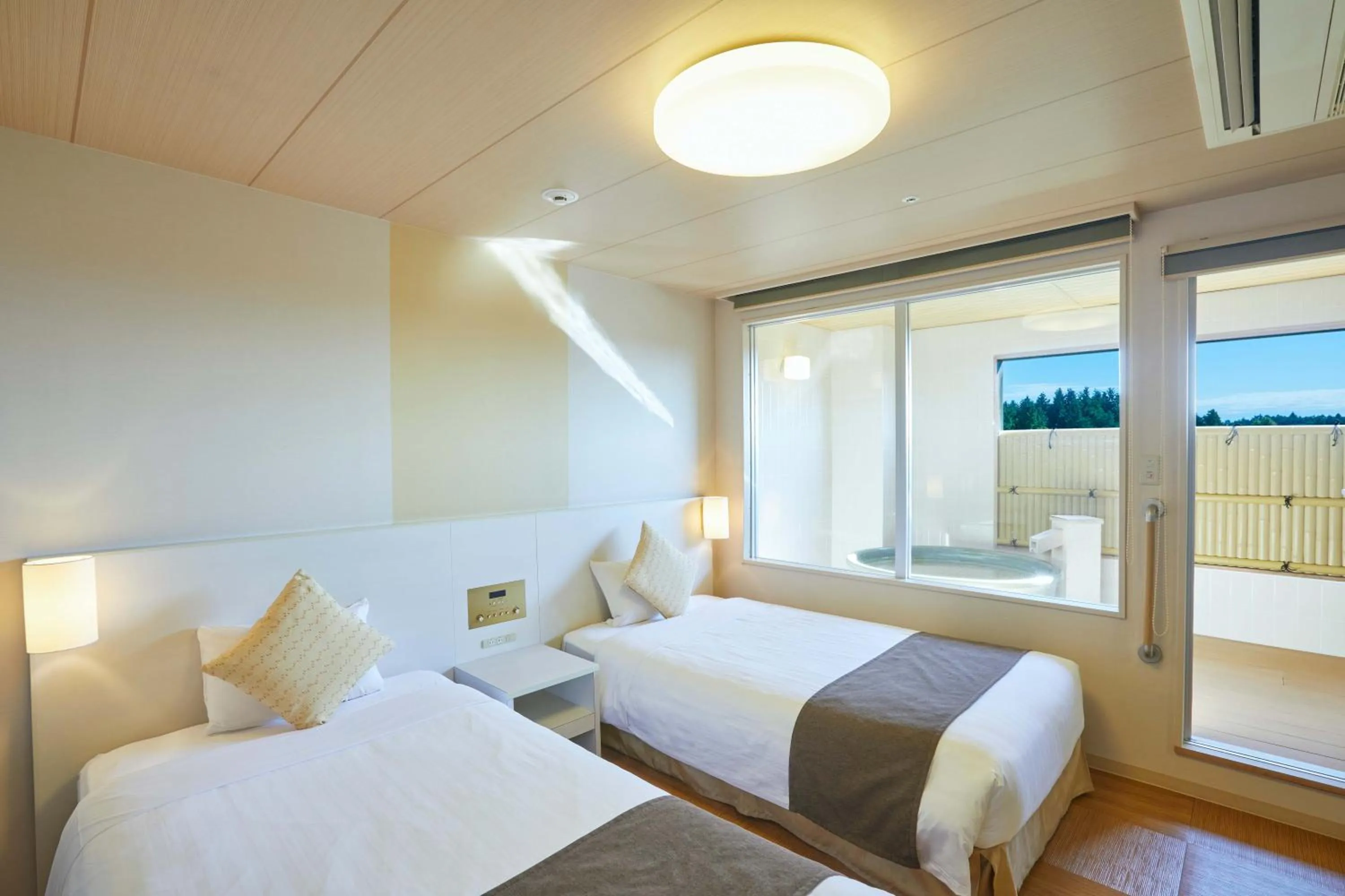 Photo of the whole room, Bed in KAMENOI HOTEL Kitsuregawa