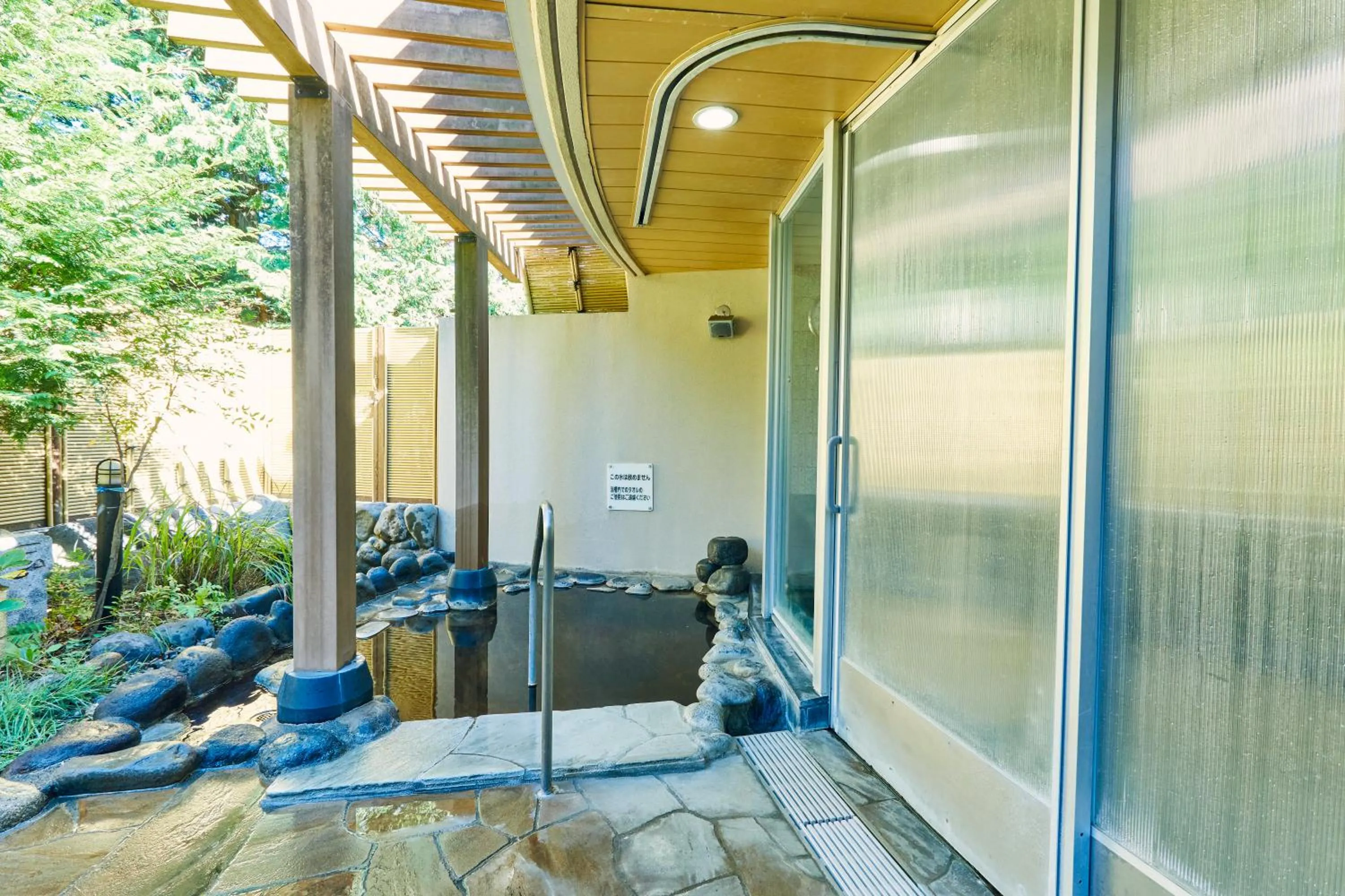 Open Air Bath in KAMENOI HOTEL Kitsuregawa