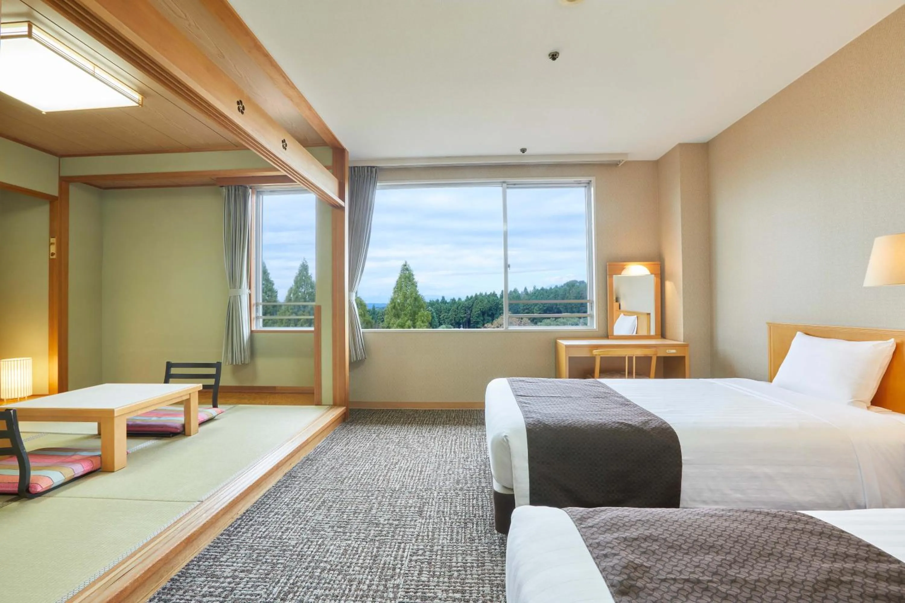 Photo of the whole room, Bed in KAMENOI HOTEL Kitsuregawa