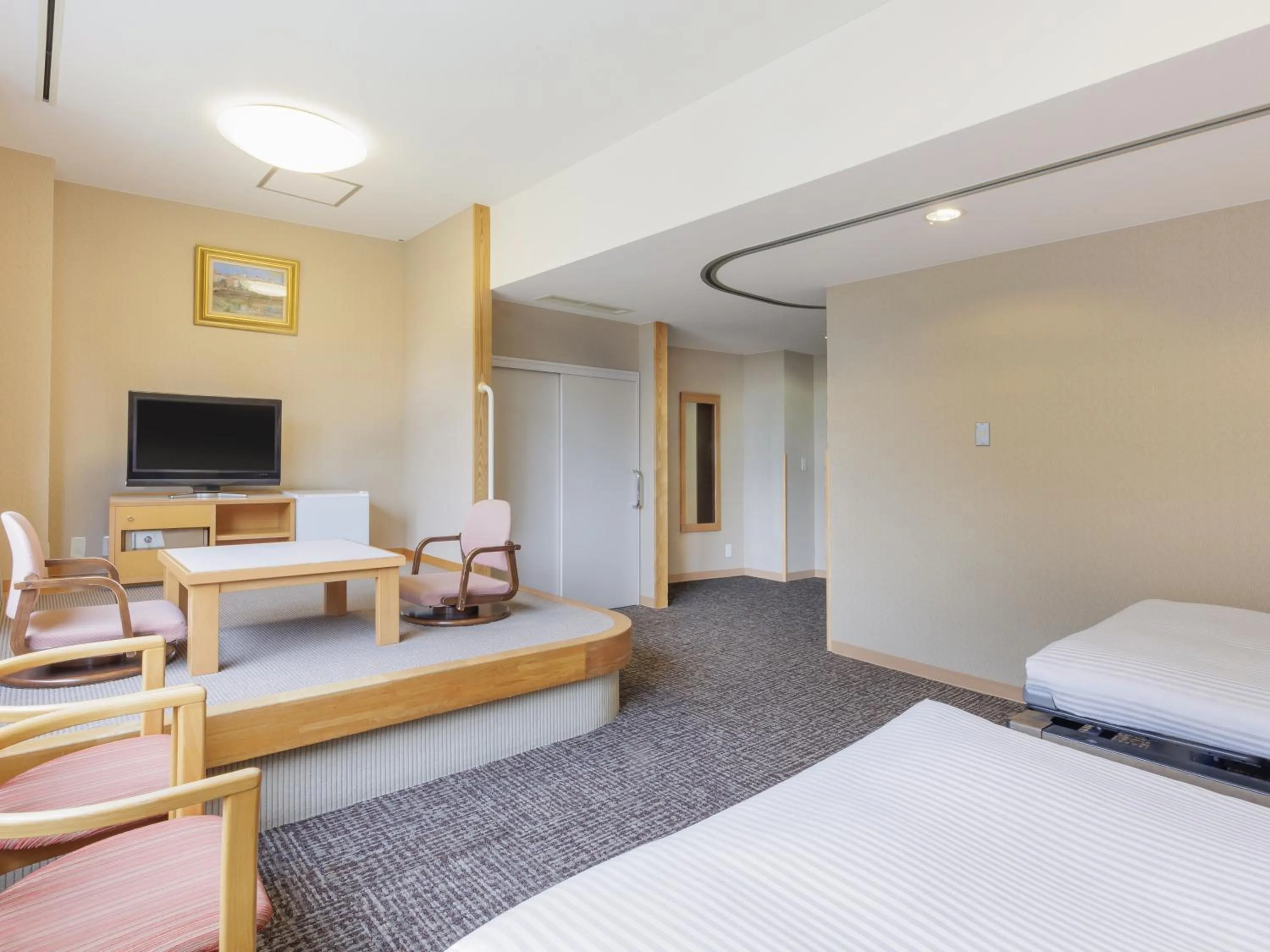 Photo of the whole room, Bed in KAMENOI HOTEL Kitsuregawa