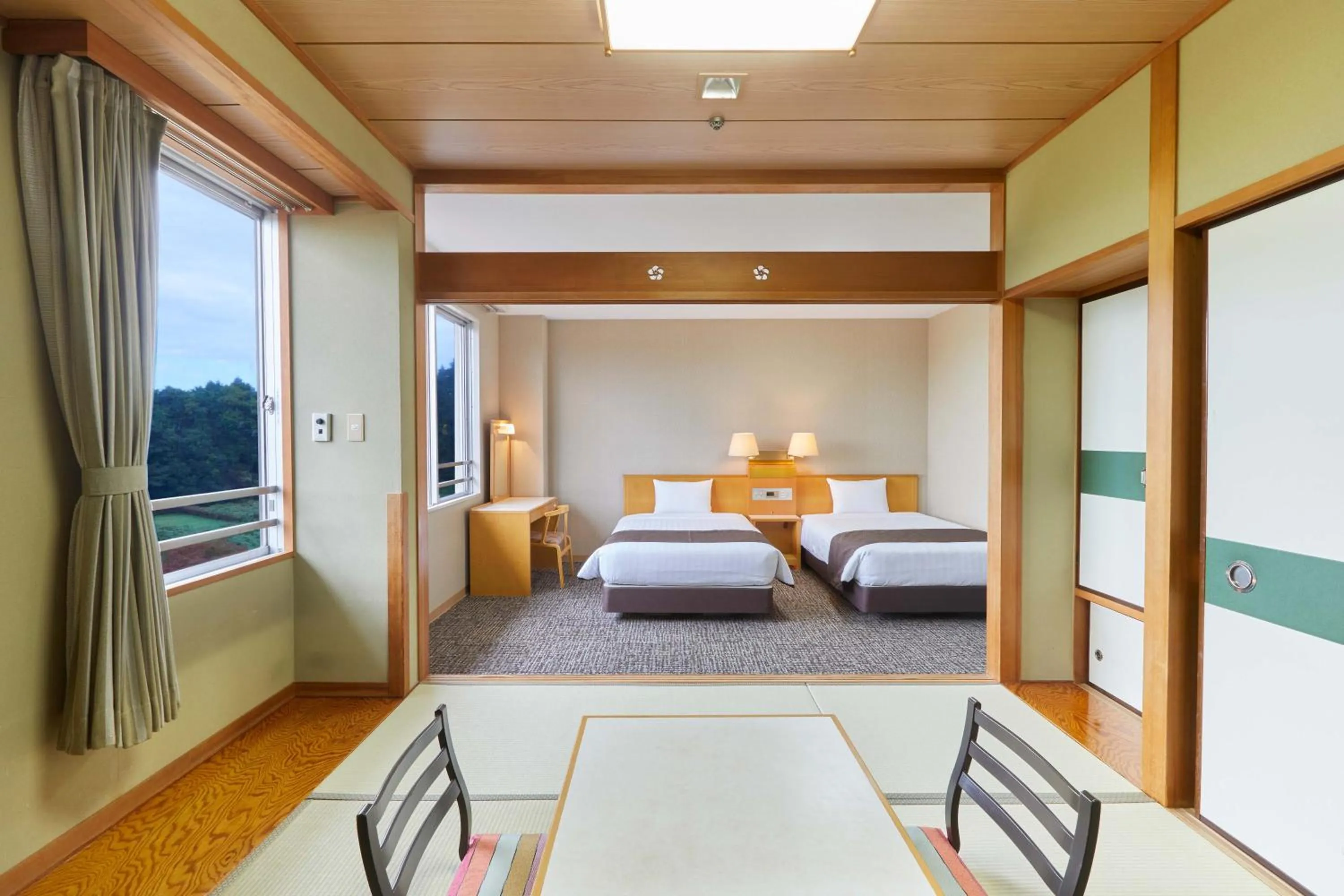 Photo of the whole room, Bed in KAMENOI HOTEL Kitsuregawa