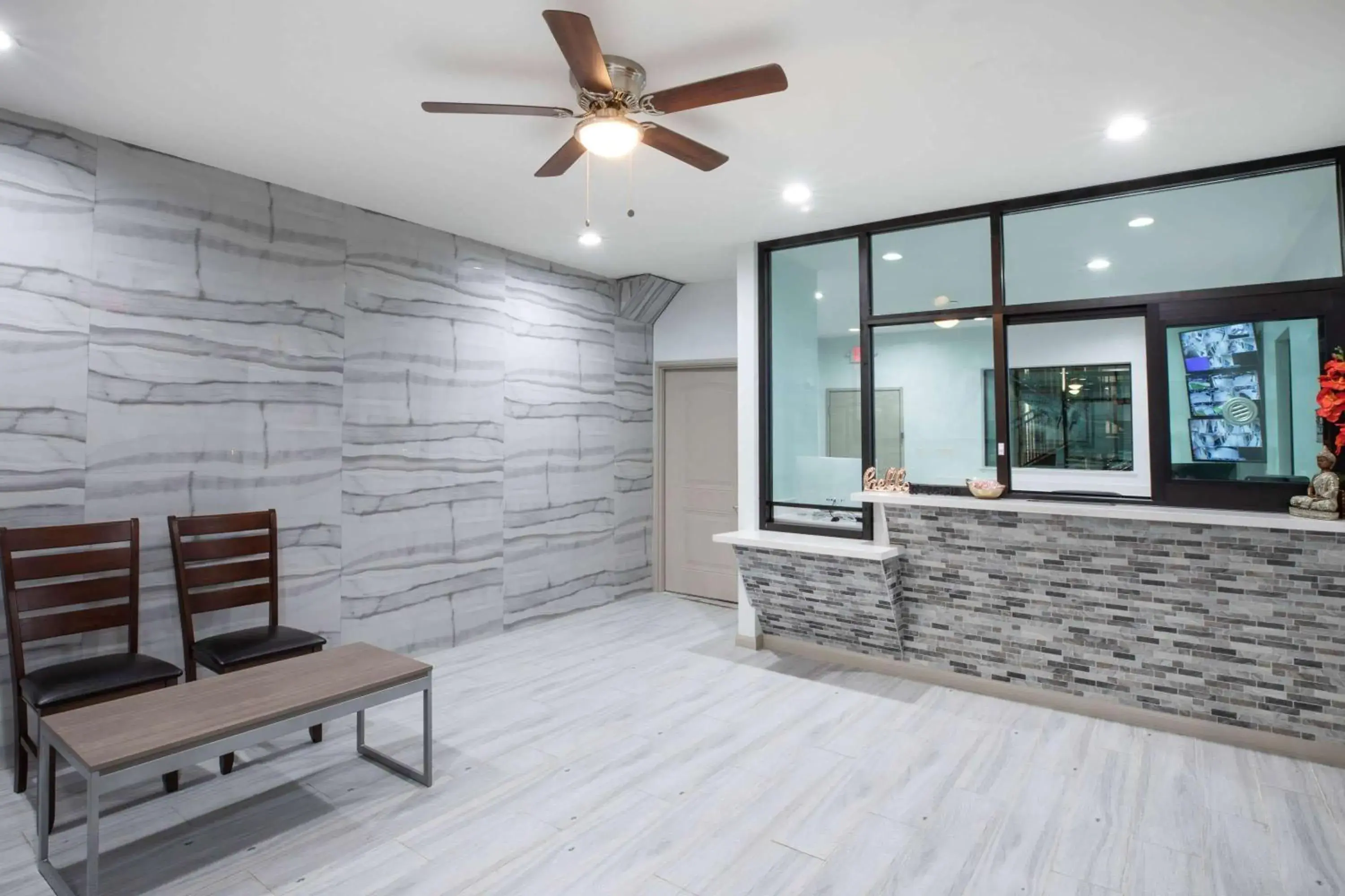 Lobby or reception in Super 8 by Wyndham Humble Houston Fallcreek Lobby or reception in Super 8 by Wyndham Humble Houston Fallcreek