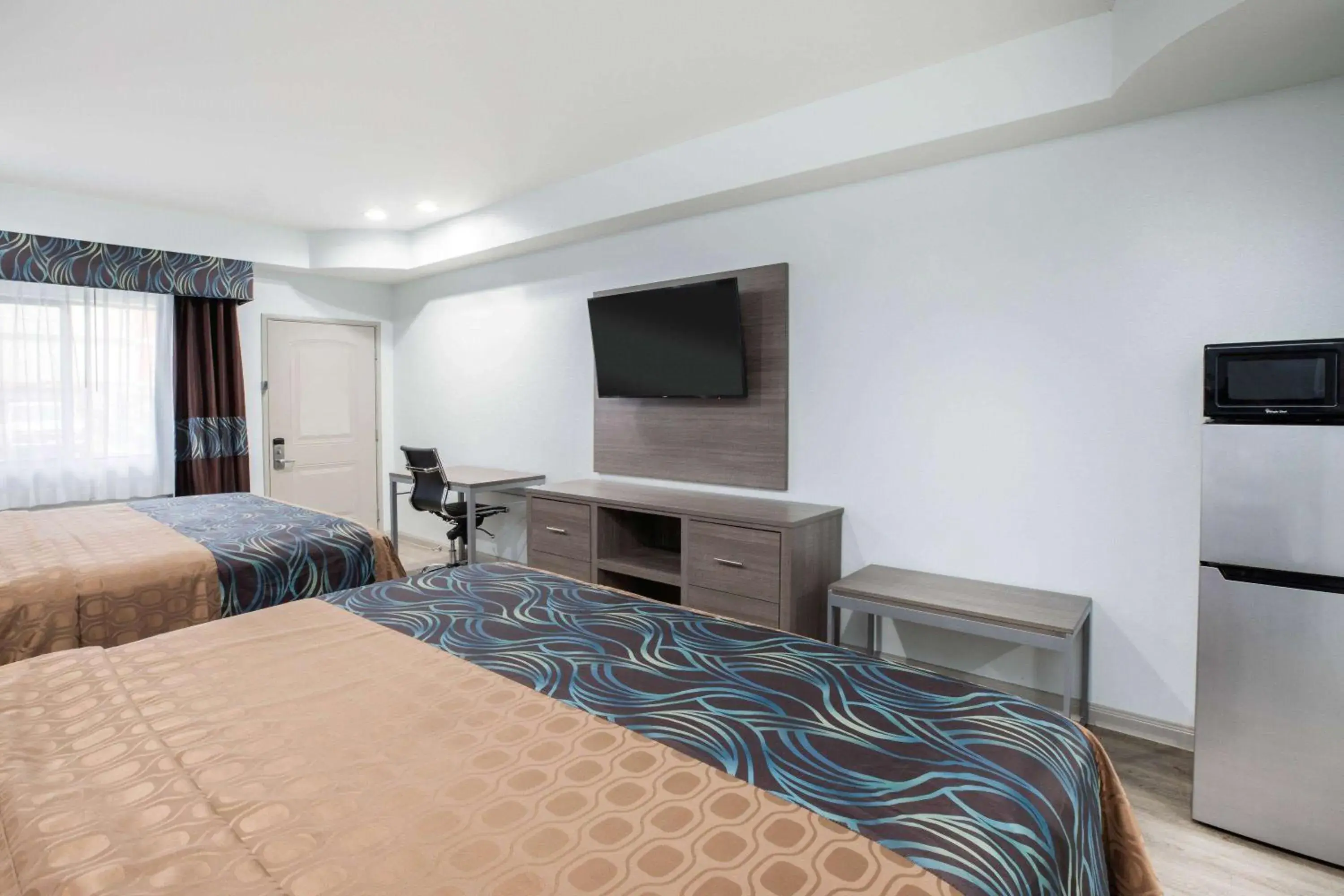 Photo of the whole room, Bed in Super 8 by Wyndham Humble Houston Fallcreek Photo of the whole room, Bed in Super 8 by Wyndham Humble Houston Fallcreek