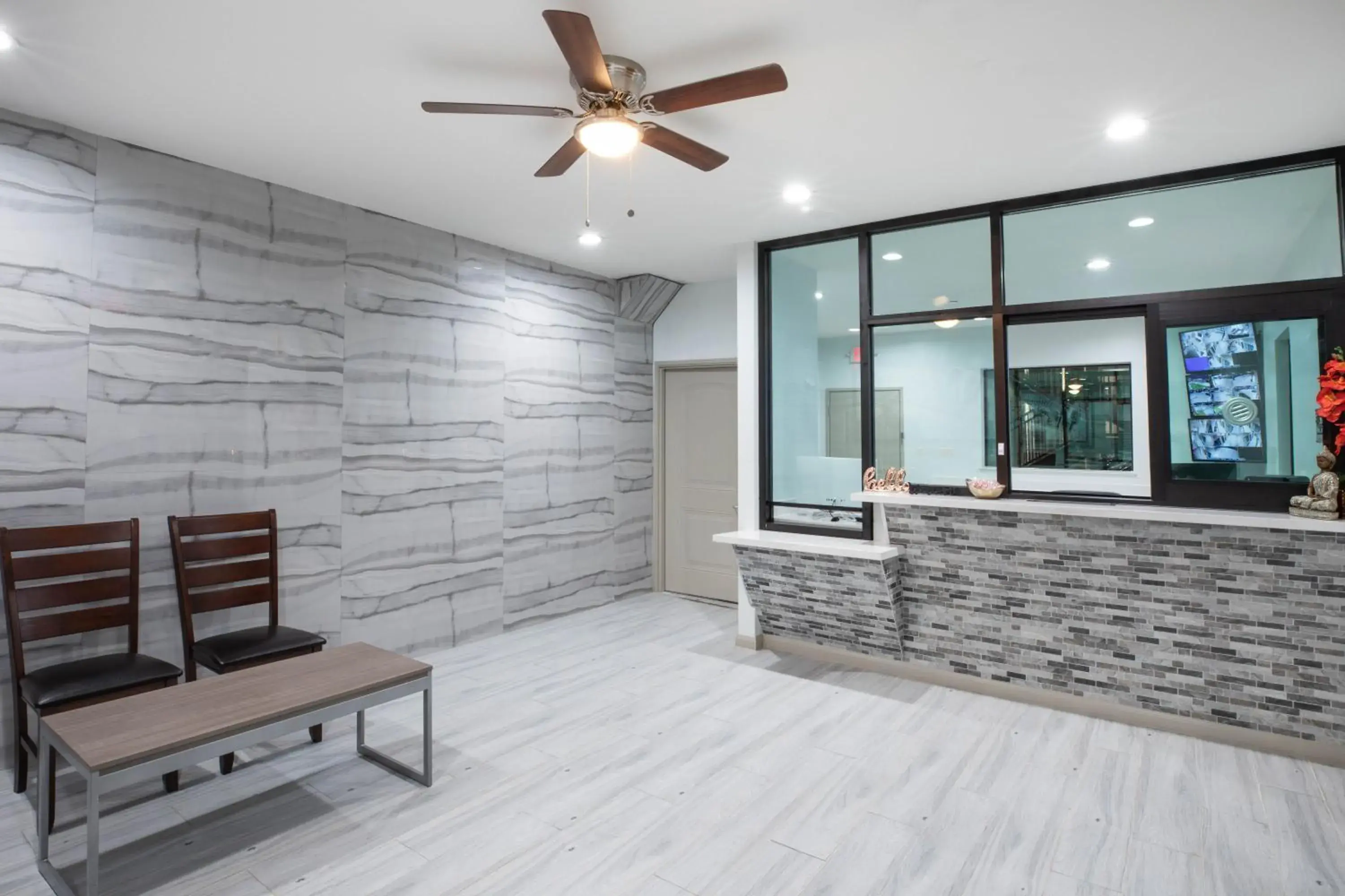 Lobby or reception in Super 8 by Wyndham Humble Houston Fallcreek Lobby or reception in Super 8 by Wyndham Humble Houston Fallcreek