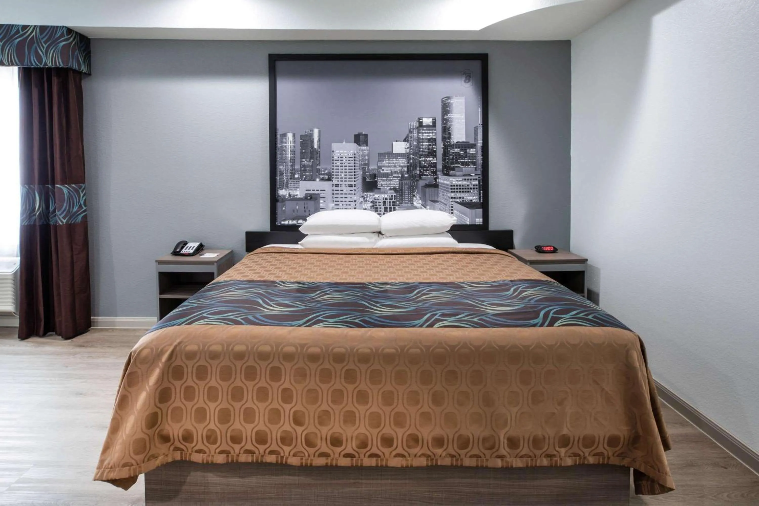 Photo of the whole room, Bed in Super 8 by Wyndham Humble Houston Fallcreek