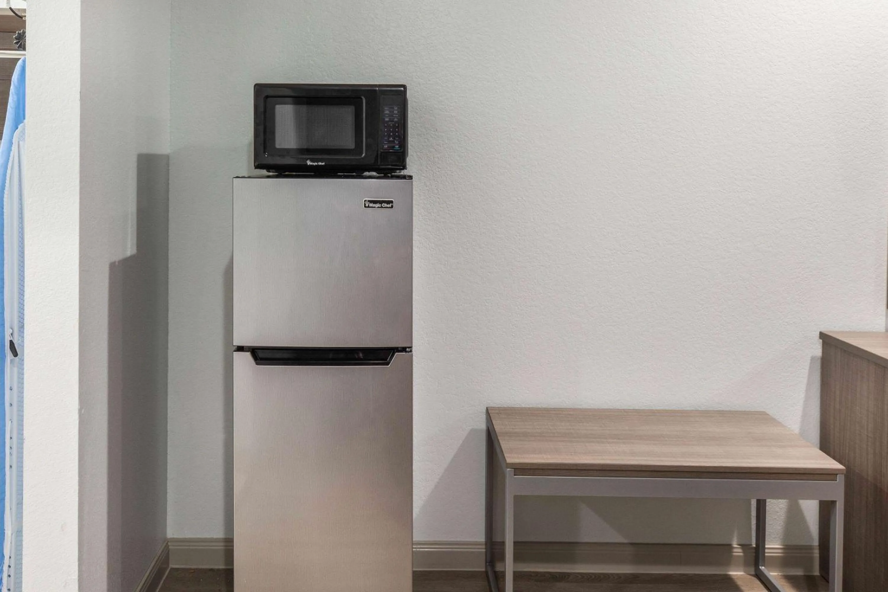 Photo of the whole room in Super 8 by Wyndham Humble Houston Fallcreek