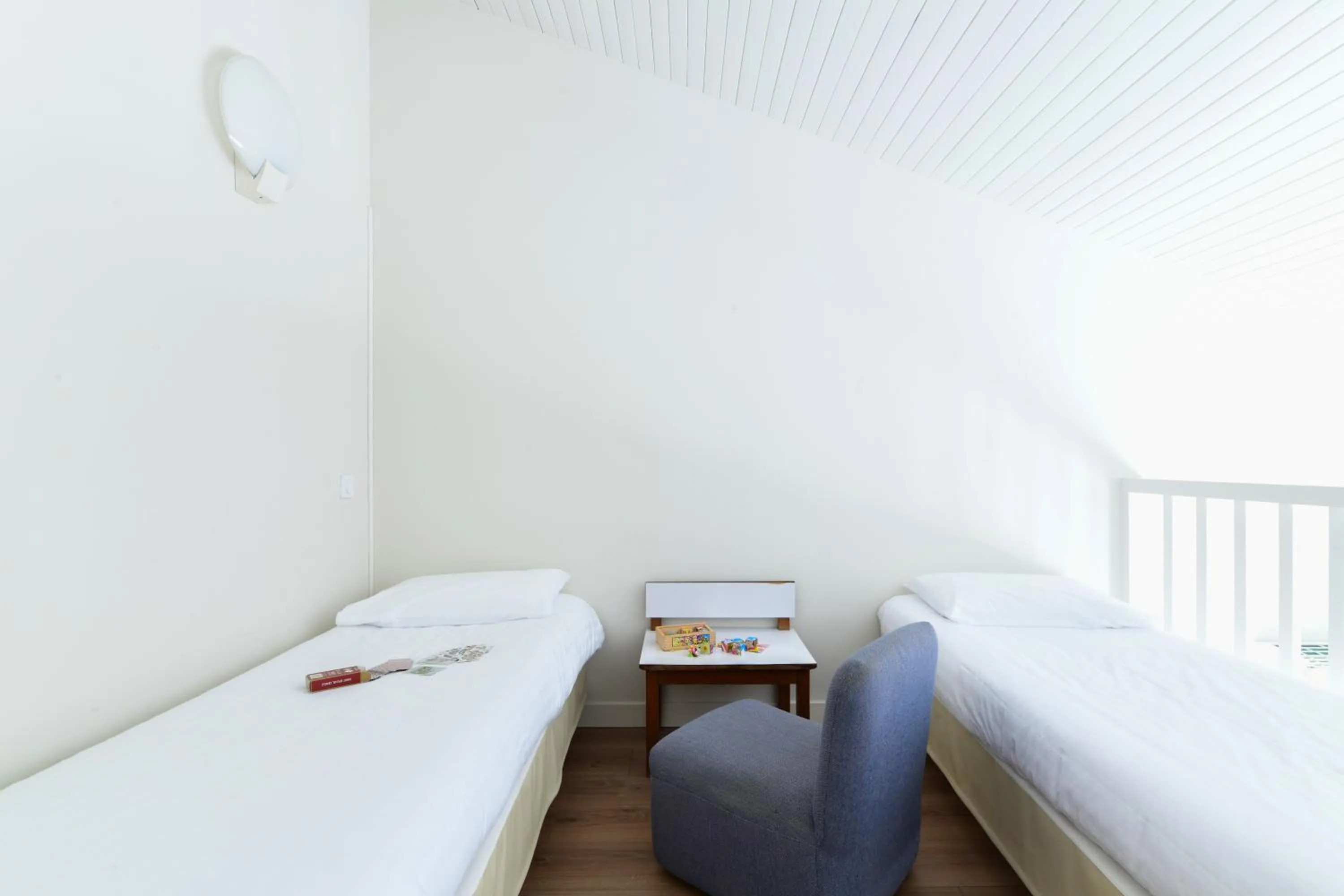 Bed in Hotel Logis Lacotel