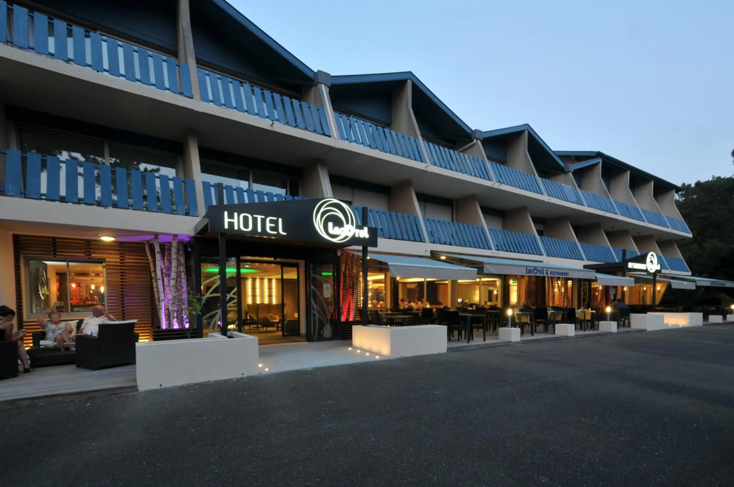 Facade/entrance in Hotel Logis Lacotel Facade/entrance in Hotel Logis Lacotel