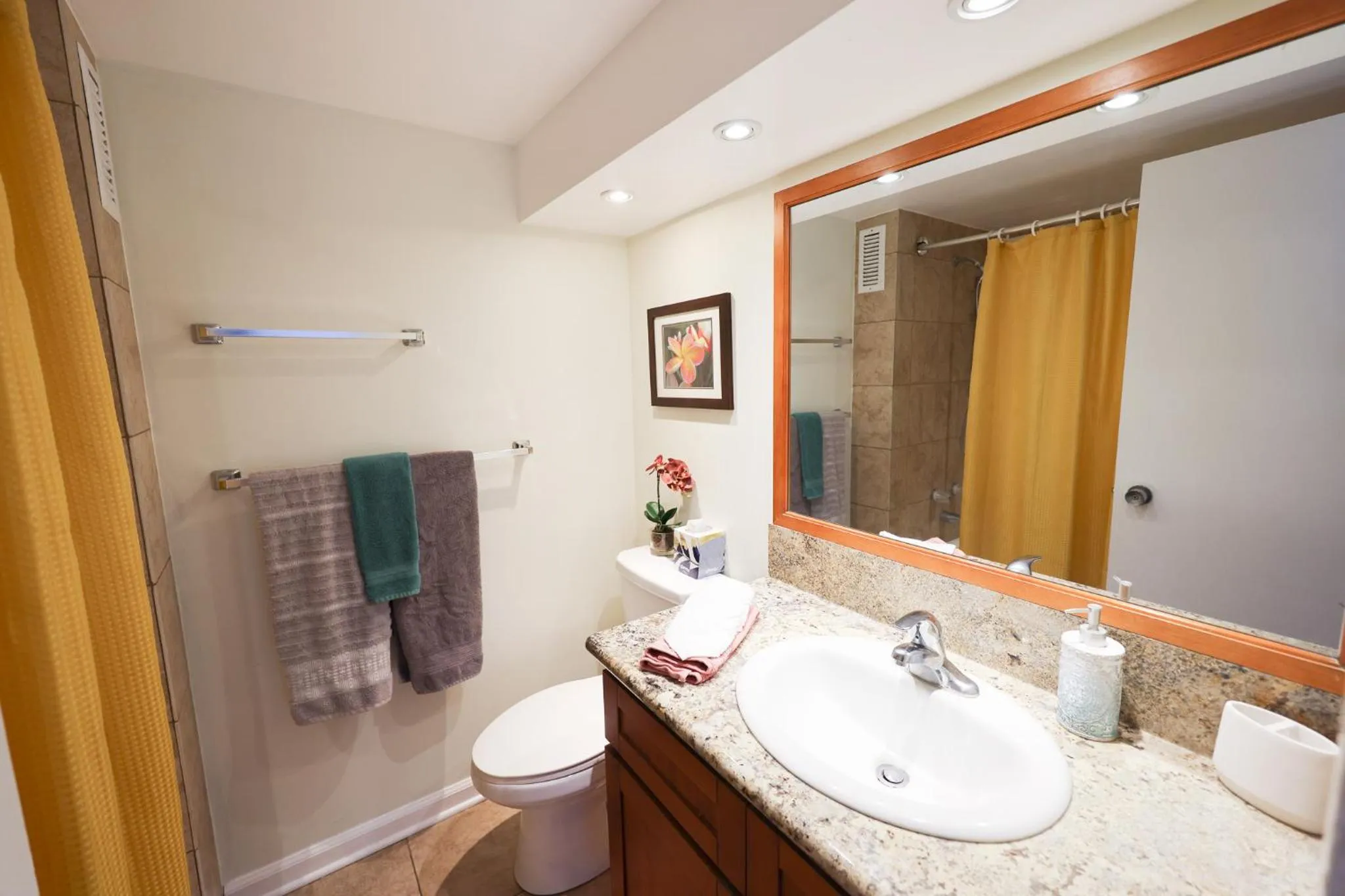 Tropical Studios at Marine Surf Waikiki - FREE PARKING - BEST LOCATION - FULL KITCHEN - SWIMMING POOL