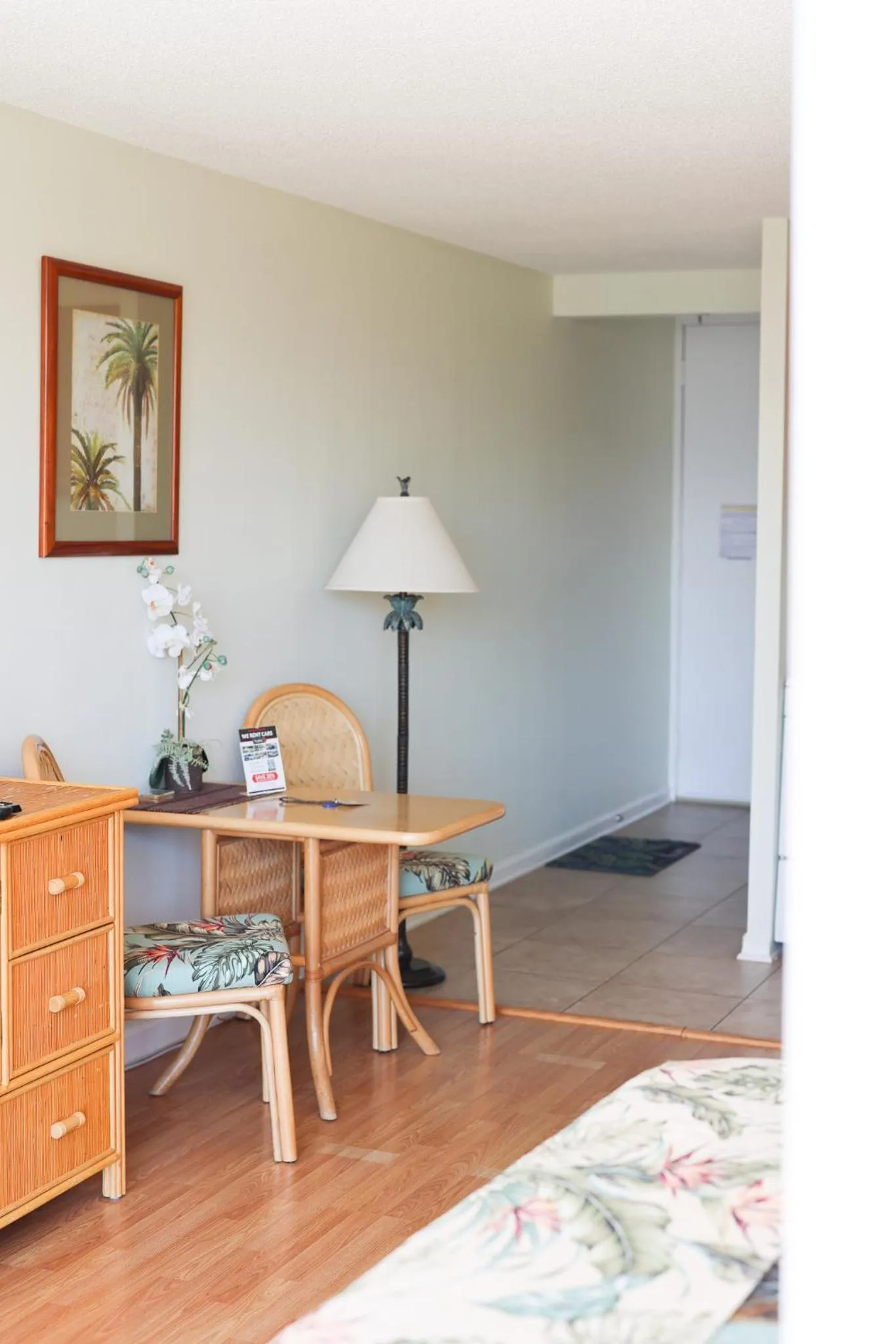 Tropical Studios at Marine Surf Waikiki - FREE PARKING - BEST LOCATION - FULL KITCHEN - SWIMMING POOL