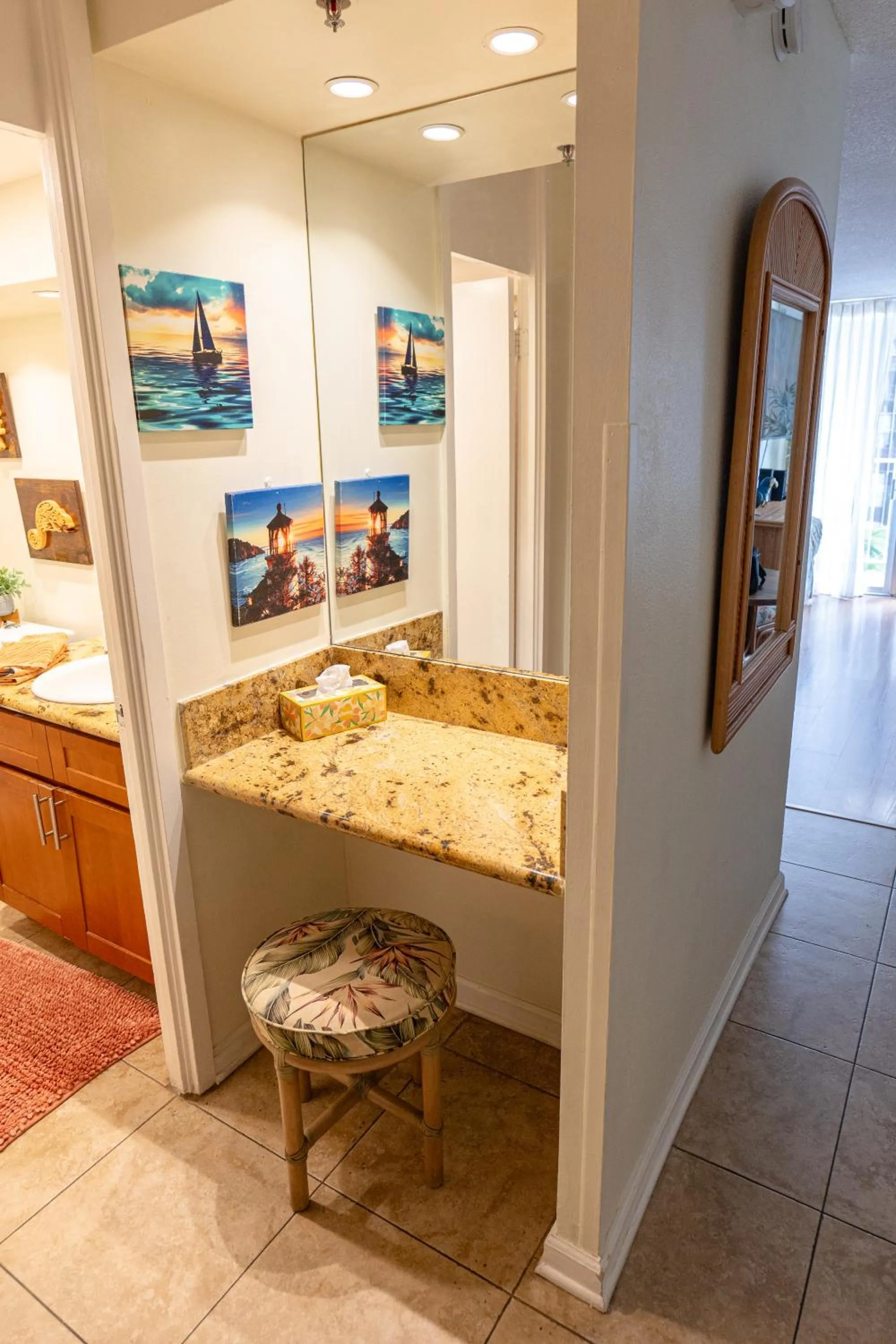 Tropical Studios at Marine Surf Waikiki - FREE PARKING - BEST LOCATION - FULL KITCHEN - SWIMMING POOL