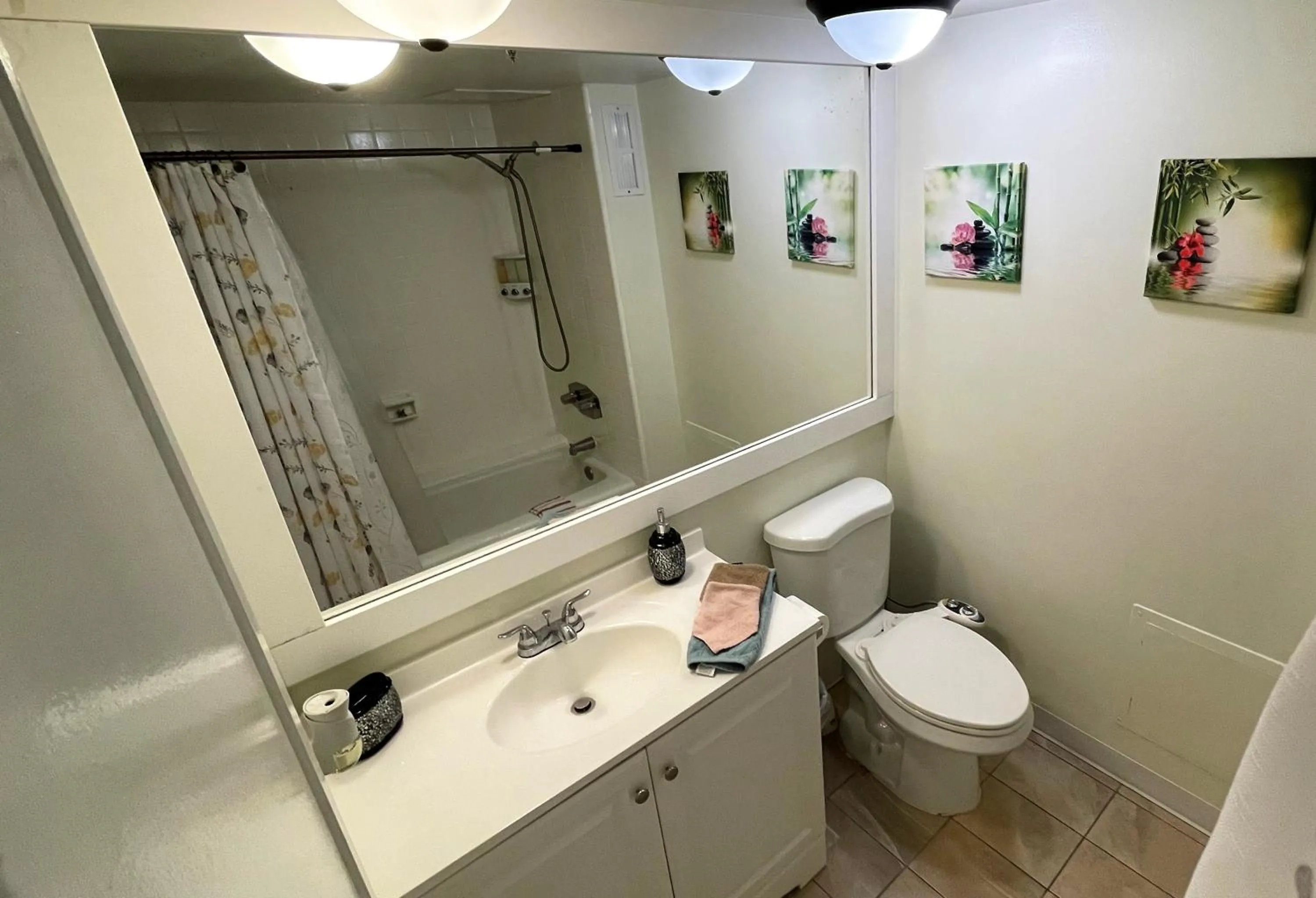 Tropical Studios at Marine Surf Waikiki - FREE PARKING - BEST LOCATION - FULL KITCHEN - SWIMMING POOL